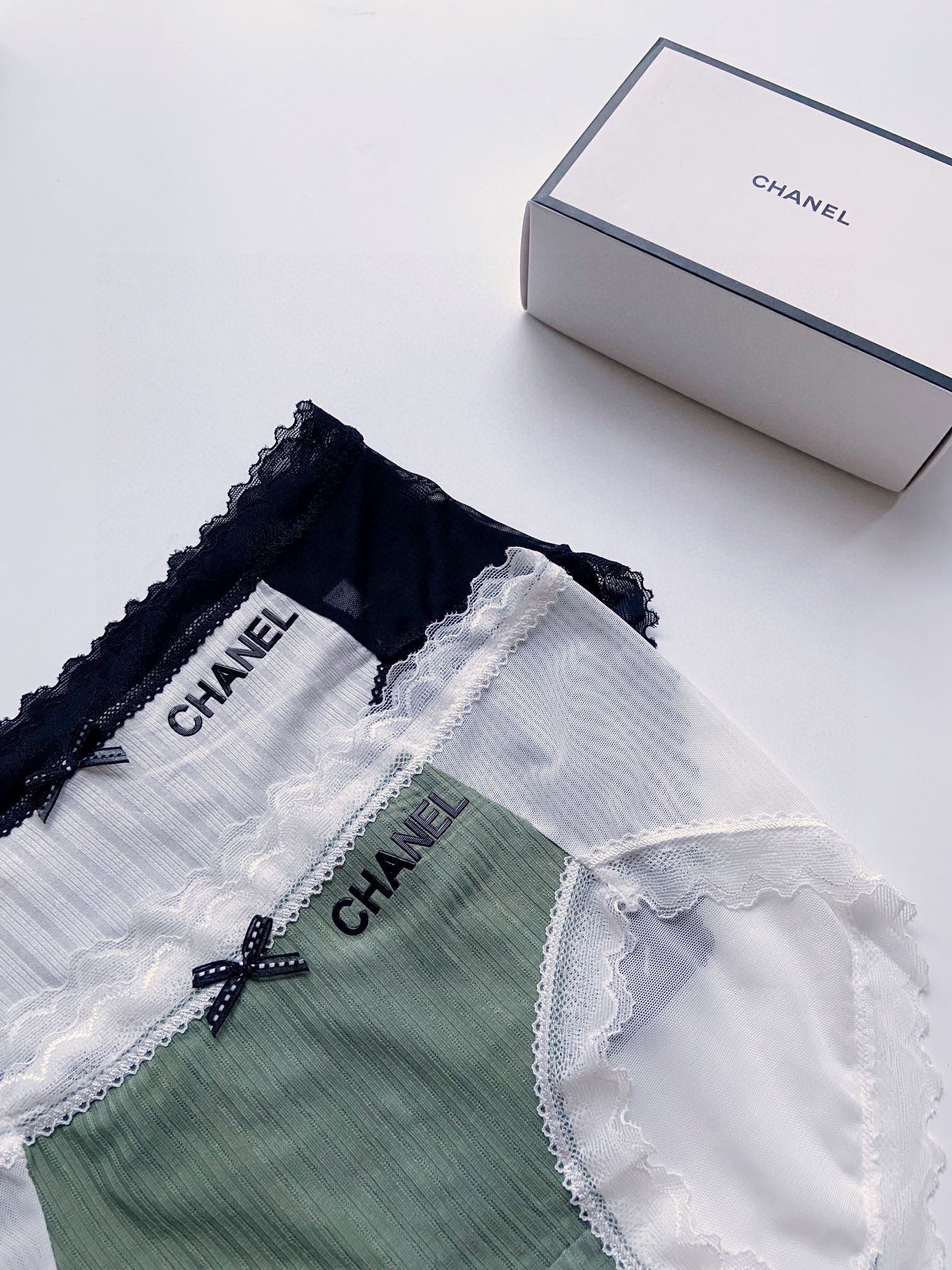 配包装一盒2件建议95斤-135斤Chanel香奈儿经典字母logo高档透气棉拼接网纱性感中低腰内裤蕾丝