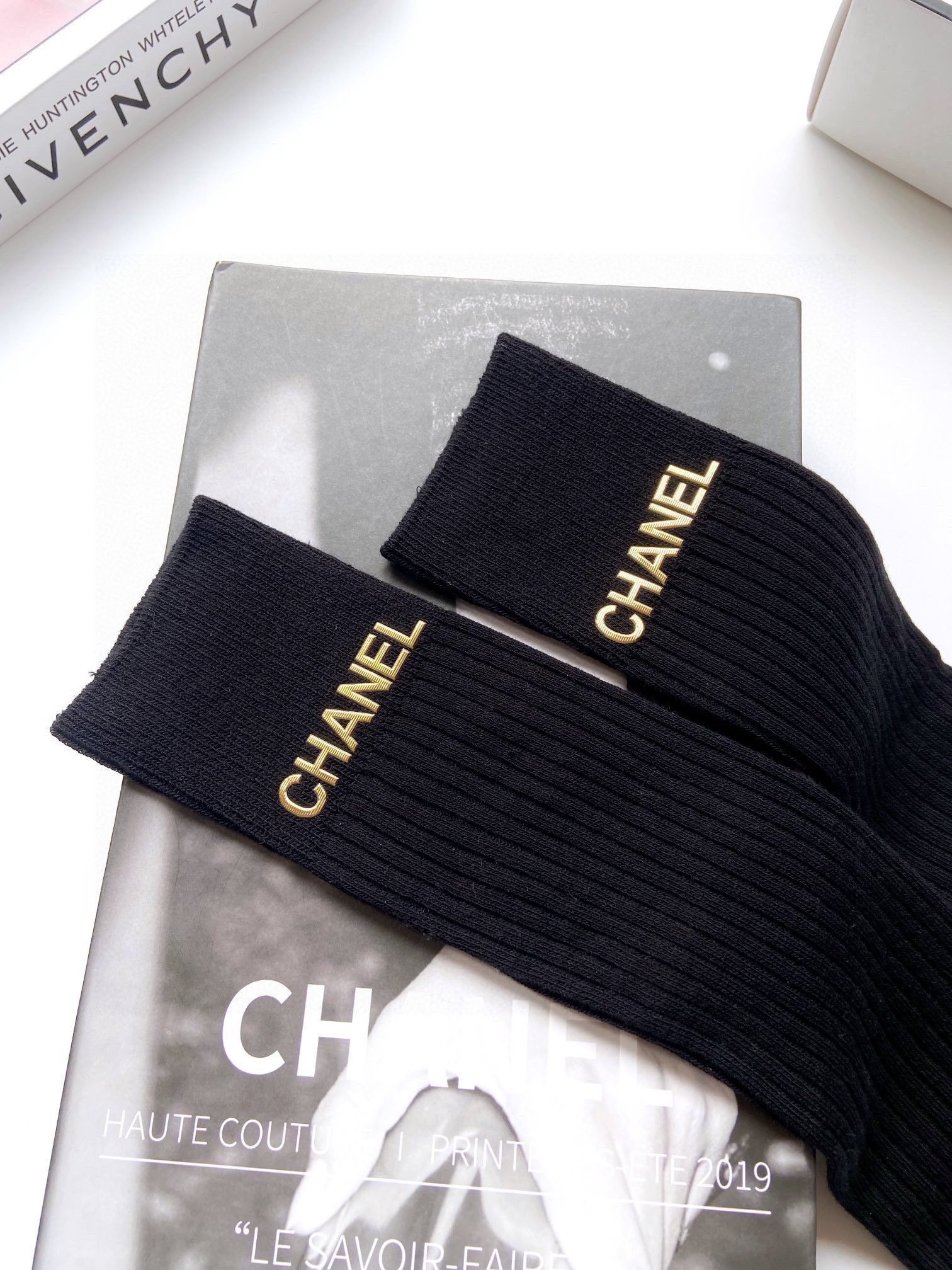 配包装一盒一双Chanel香奈儿经典字母logo纯棉长筒袜小腿袜ins爆款！专柜在售ing好看到爆炸！超