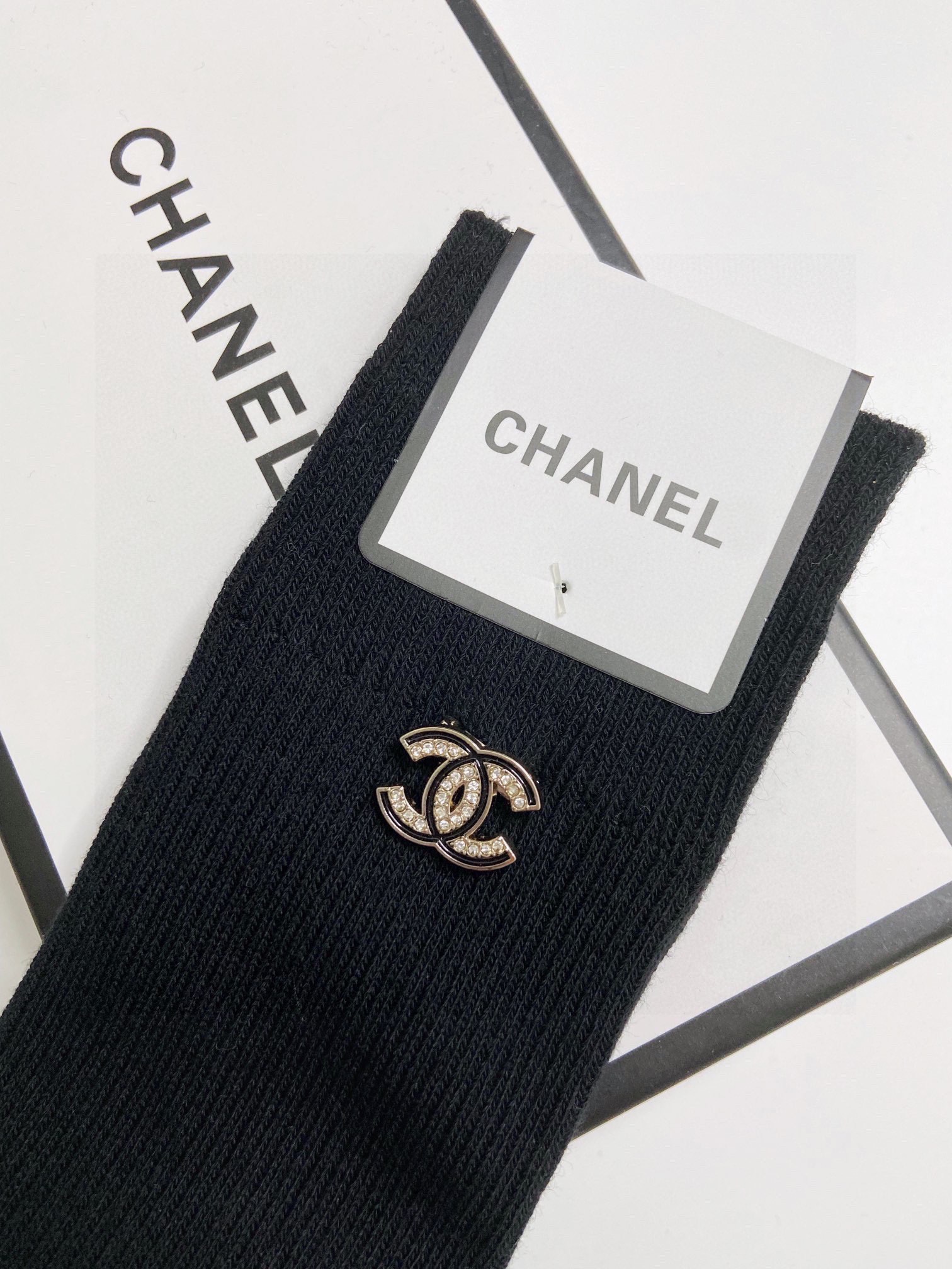 配包装一盒一双Chanel香奈儿经典字母logo别针纯棉长筒袜小腿袜重工装饰个性时尚别针可拆卸哦！ins