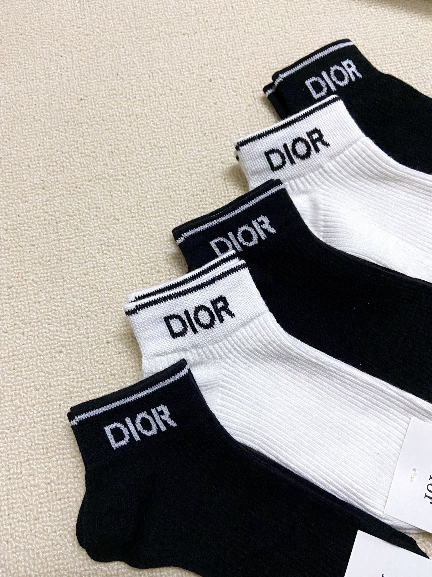 配包装一盒5双Dior迪奥字母纯棉短袜ins超火爆短袜纯棉面料潮人必备经典字母logo个性时尚百搭款你值