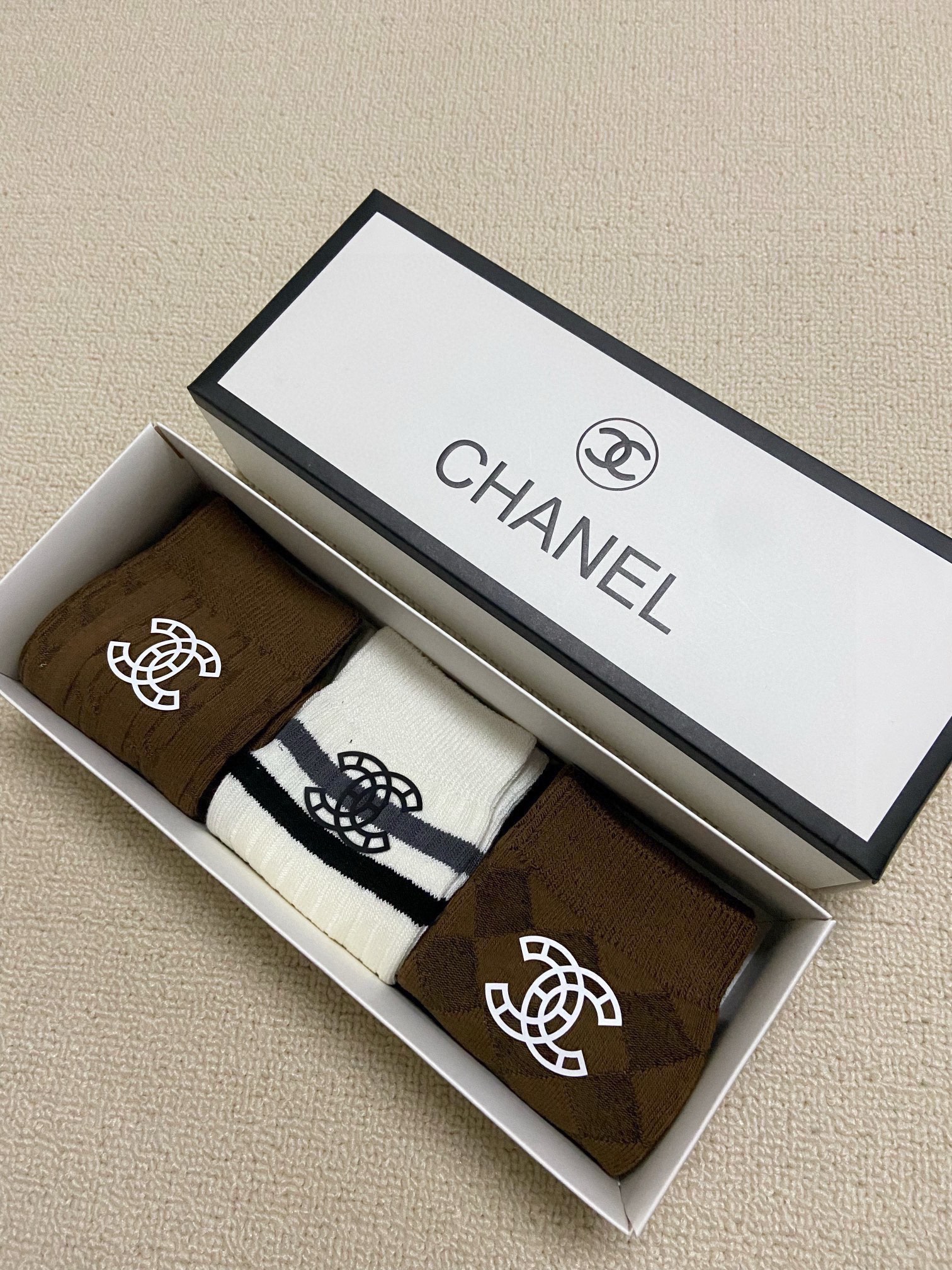 配包装一盒3双Chanel香奈儿经典字母logo纯棉中筒袜ins超火爆红人同款精美面料潮人必备经典配色个