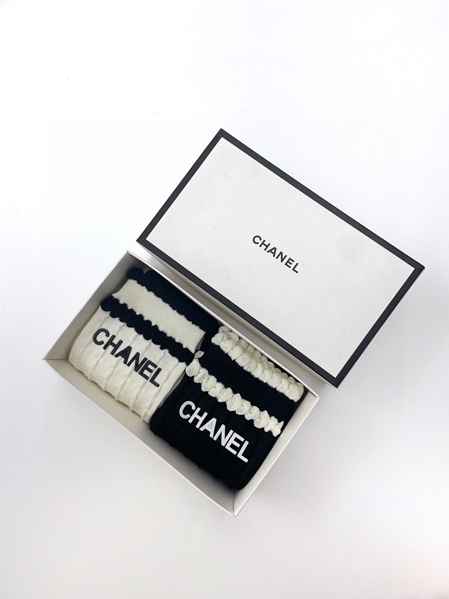 配包装一盒2双Chanel香奈儿经典字母logo纯棉中筒袜ins超火爆红人同款精美面料潮人必备经典配色个
