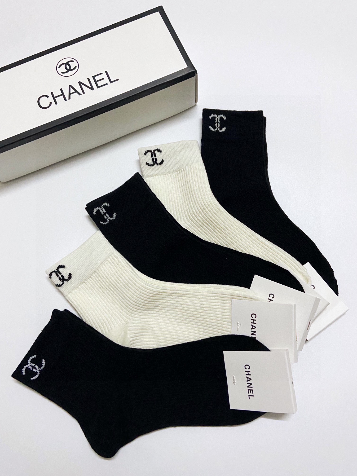 配包装一盒5双Chanel香奈儿精梳棉中筒袜短筒袜ins爆款！专柜在售ing好看到爆炸！酷妹潮人必不能少
