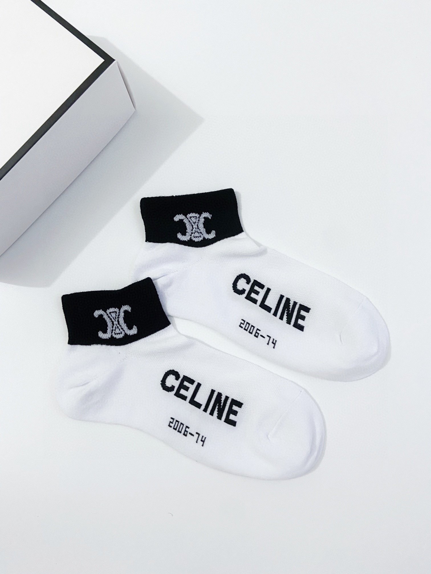 配包装一盒6双Celine赛琳经典字母logo纯棉短袜ins爆款！专柜在售ing好看到爆炸！超高品质！亲
