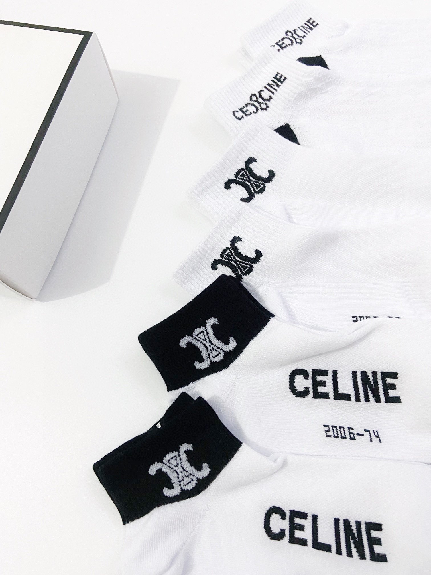 配包装一盒6双Celine赛琳经典字母logo纯棉短袜ins爆款！专柜在售ing好看到爆炸！超高品质！亲