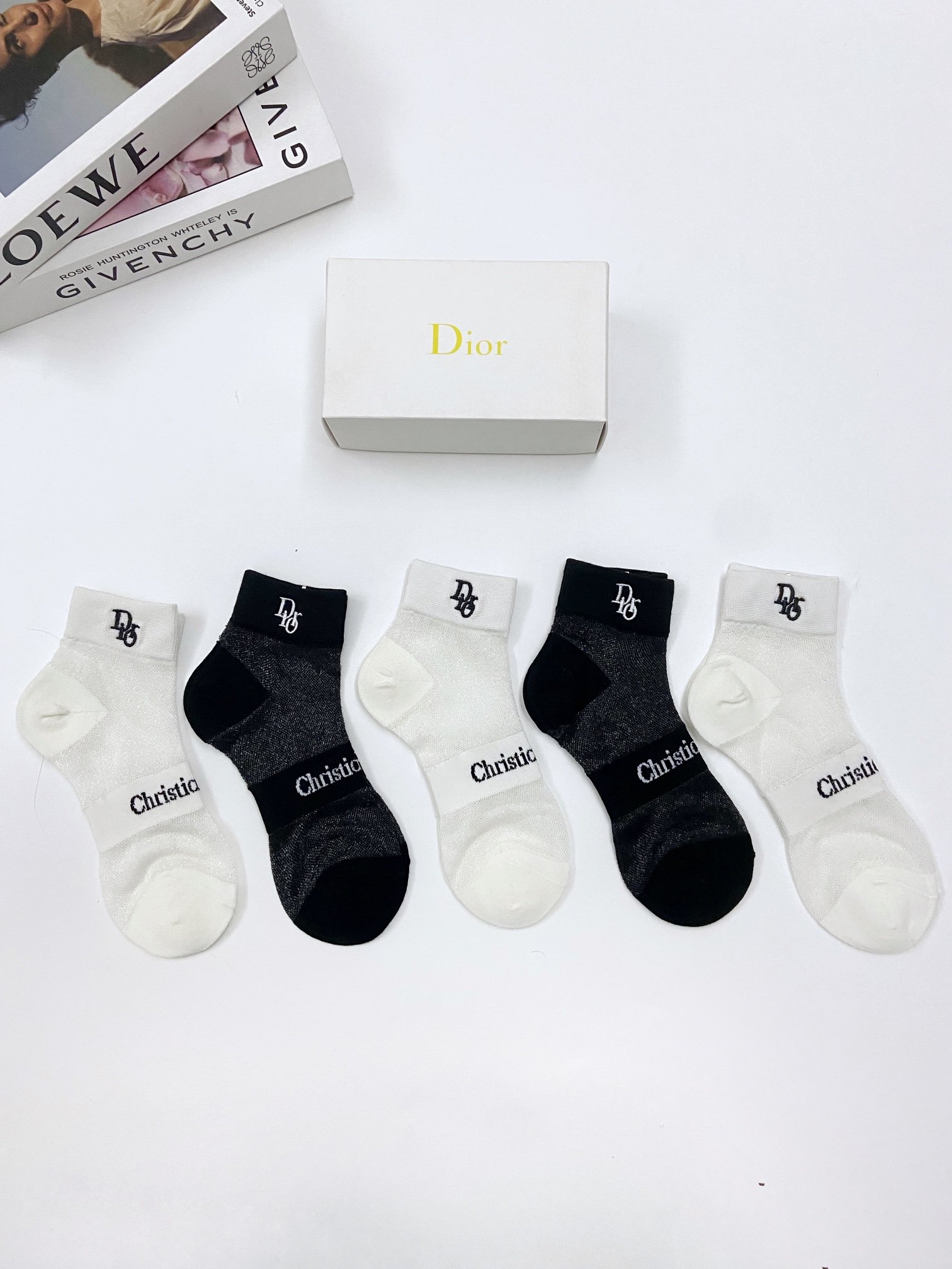 配包装一盒5双Dior迪奥经典字母logo牛奶丝拼接短筒袜ins爆款！专柜在售ing好看到爆炸！超高品质