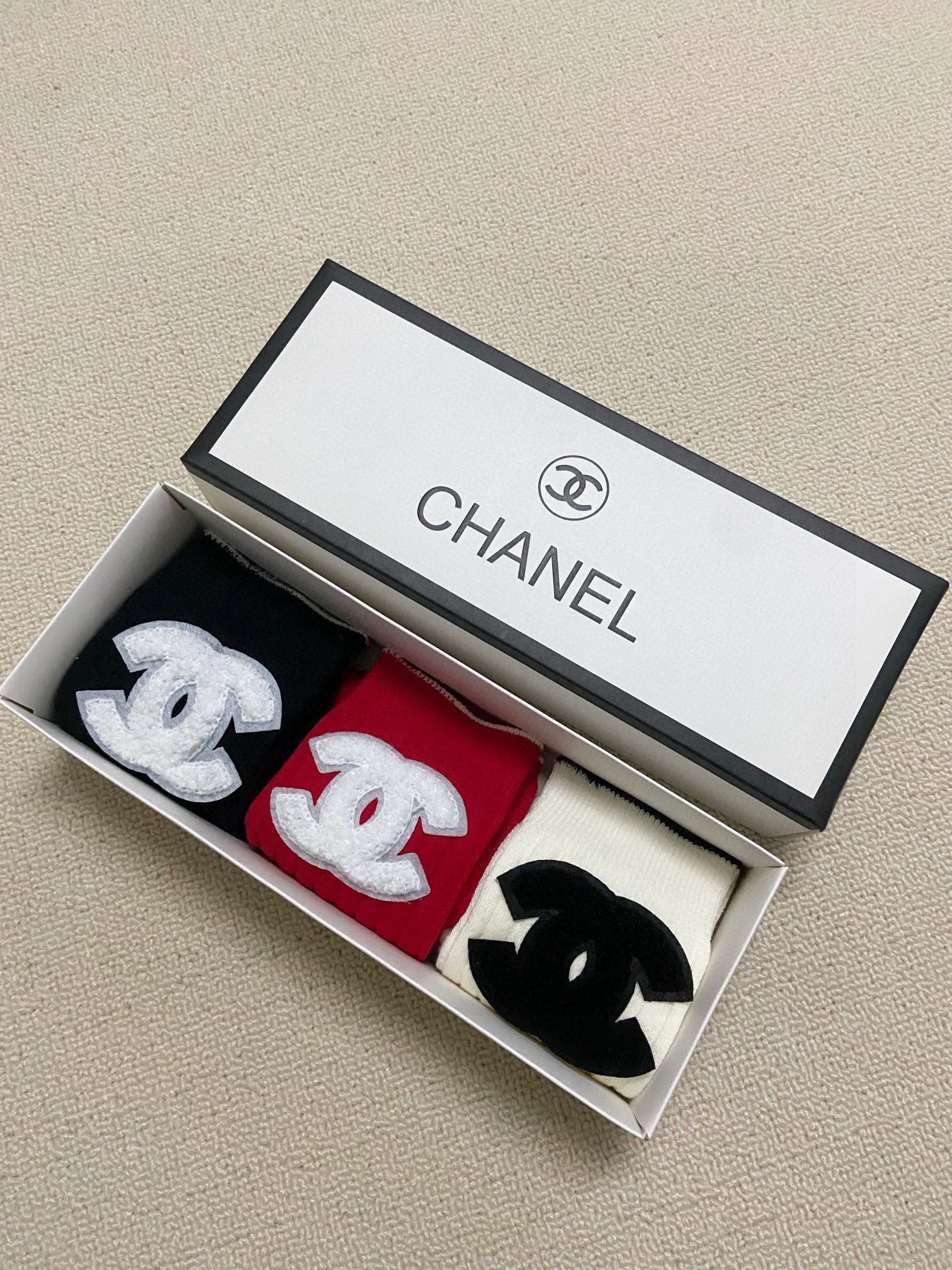 配包装一盒3双Chanel香奈儿经典字母logo双针针织纯棉中筒袜ins爆款！专柜在售ing好看到爆炸！