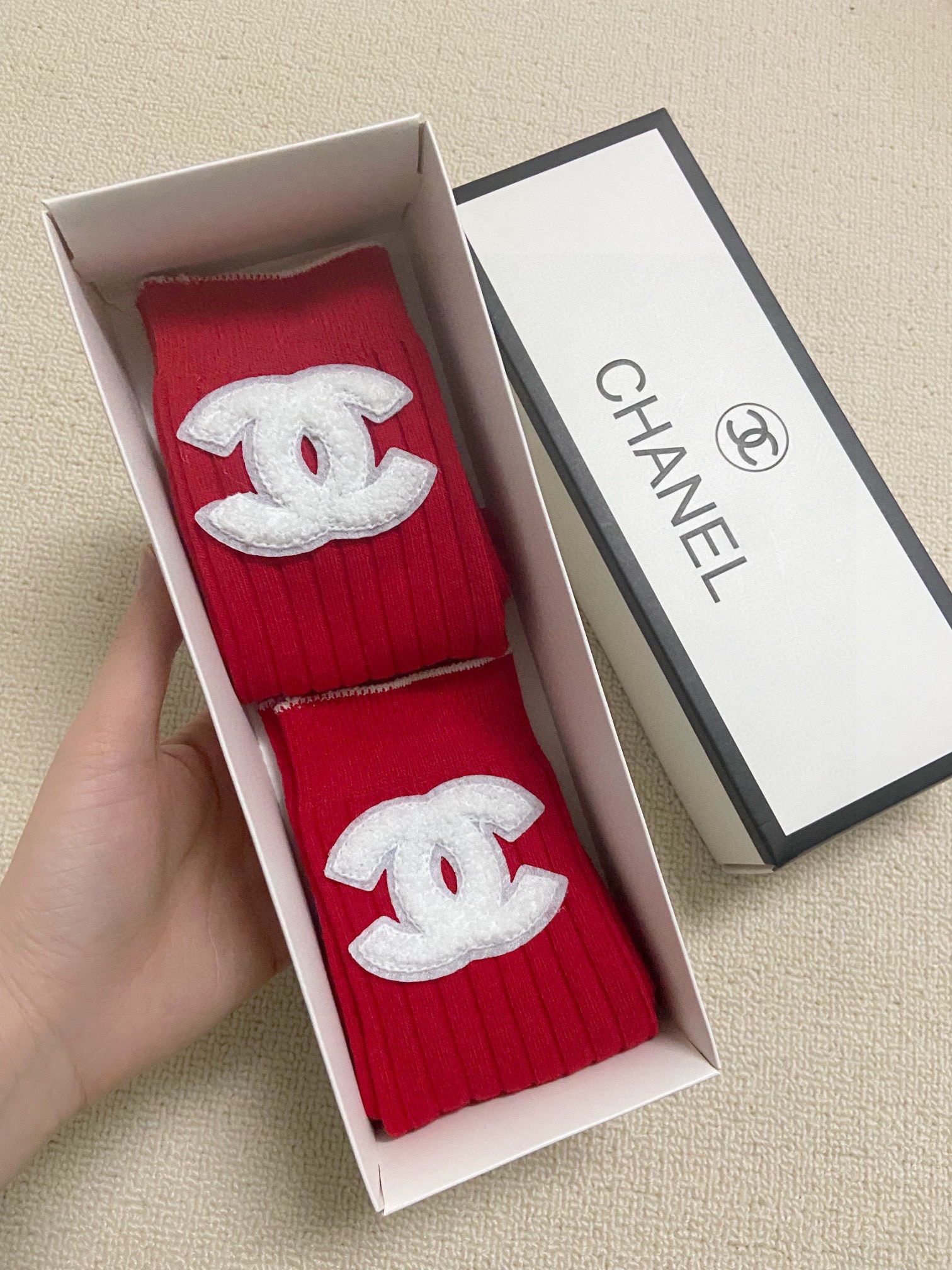 配包装一盒2双Chanel香奈儿经典字母logo双针针织纯棉中筒袜年袜ins爆款！专柜在售ing好看到爆