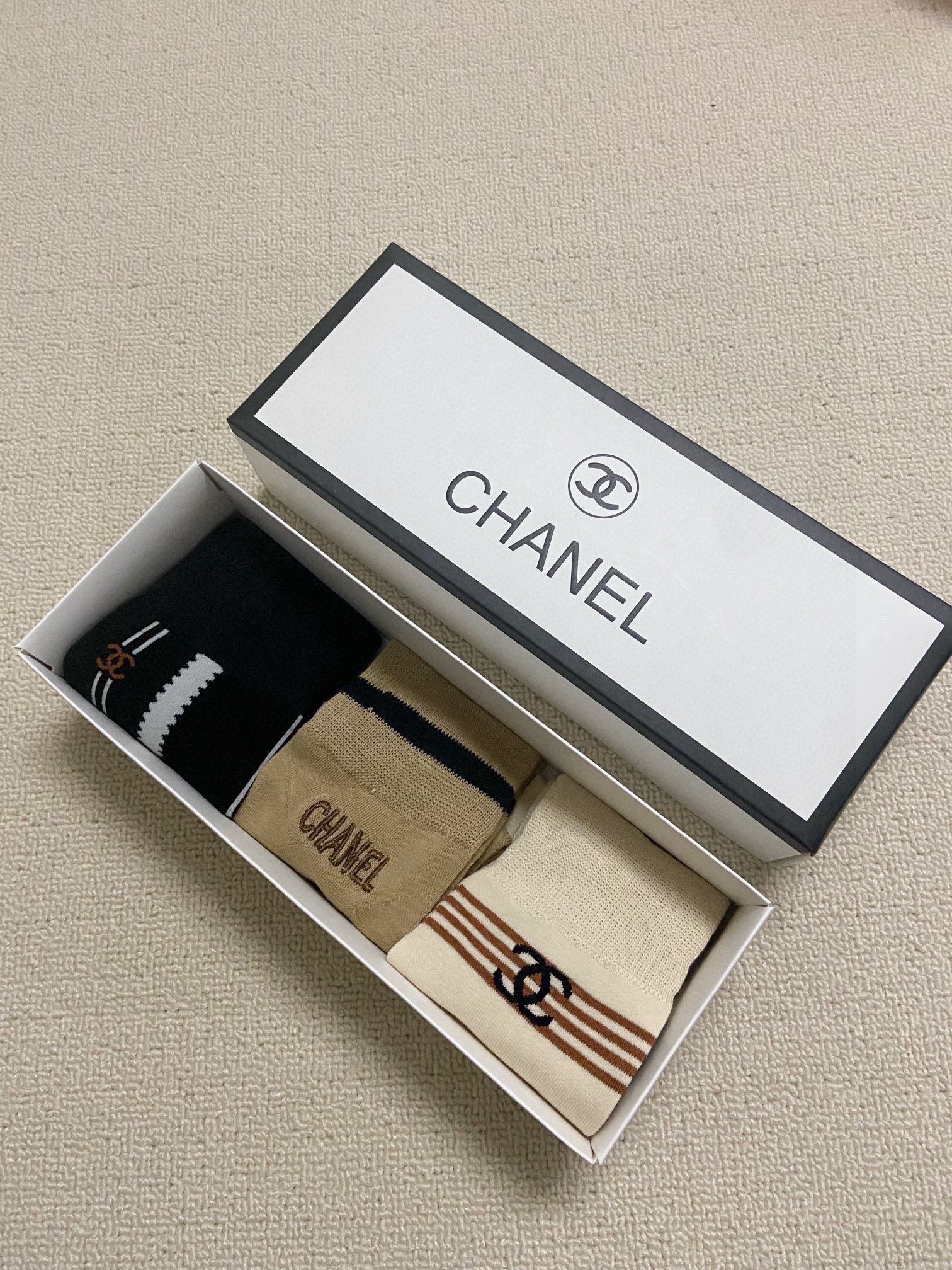 配包装一盒3双Chanel香奈儿经典刺绣字母logo纯棉中筒袜ins爆款！专柜在售ing好看到爆炸！超高