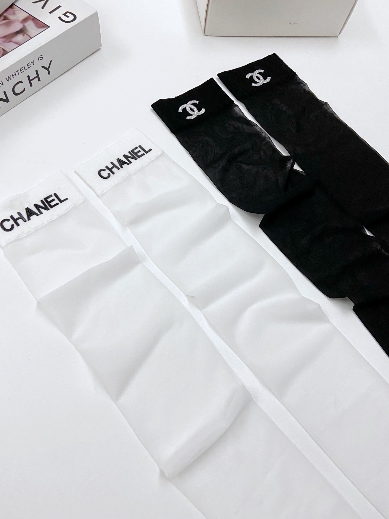 配包装一盒二双Chanel香奈儿爆款卡丝丝袜中筒袜高版本好看到爆炸夏季薄款欧美大牌中筒袜潮人必不能少的专