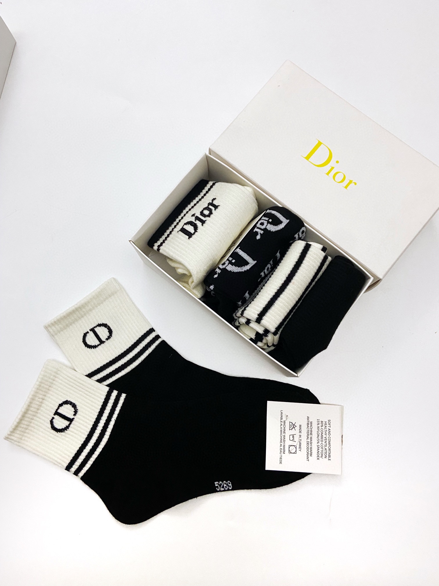 配包装一盒5双Dior迪奥经典字母logo纯棉中筒袜ins超火爆红人同款精美面料潮人必备经典配色个性时尚