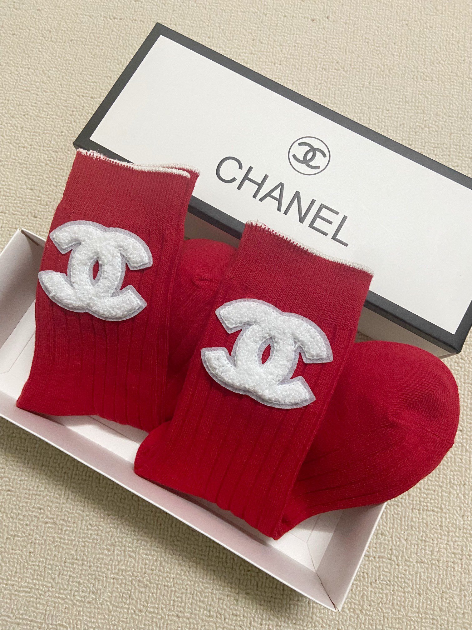 配包装一盒2双Chanel香奈儿经典字母logo双针针织纯棉中筒袜ins爆款！专柜在售ing好看到爆炸！