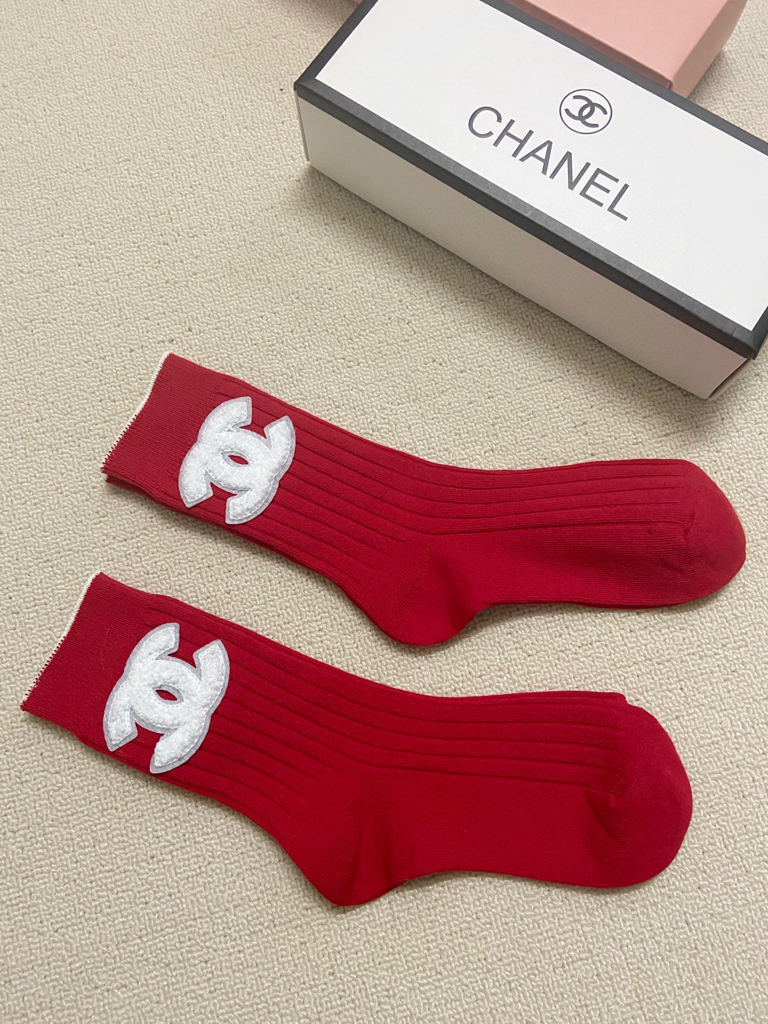 配包装一盒2双Chanel香奈儿经典字母logo双针针织纯棉中筒袜ins爆款！专柜在售ing好看到爆炸！