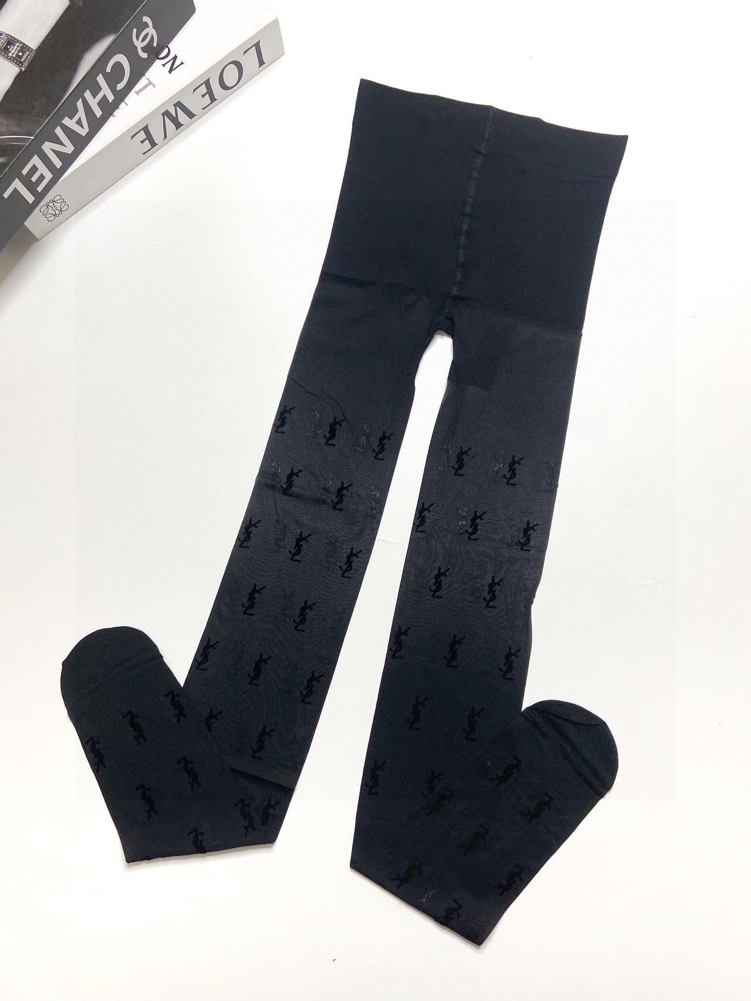 配包装一盒一双SaintLaurent#圣罗兰经典植绒YSL字母丝袜众多明星同款超多明星带货！黑丝也能穿