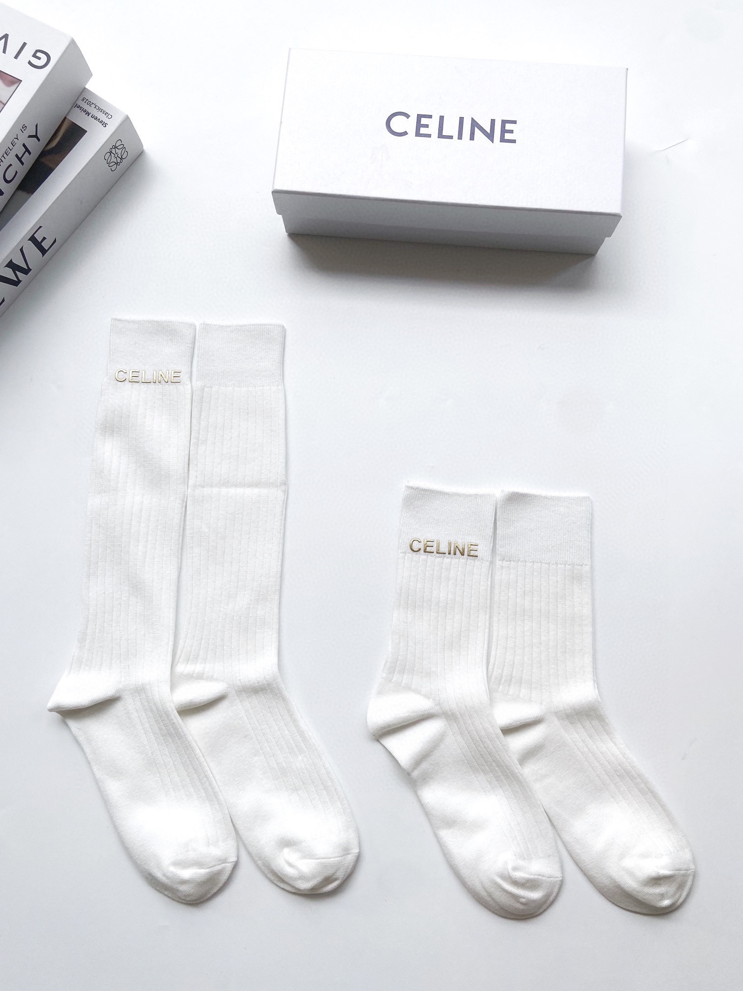配包装一盒2双Celine赛琳经典字母logo纯棉中筒袜小腿袜ins爆款！专柜在售ing好看到爆炸！超高