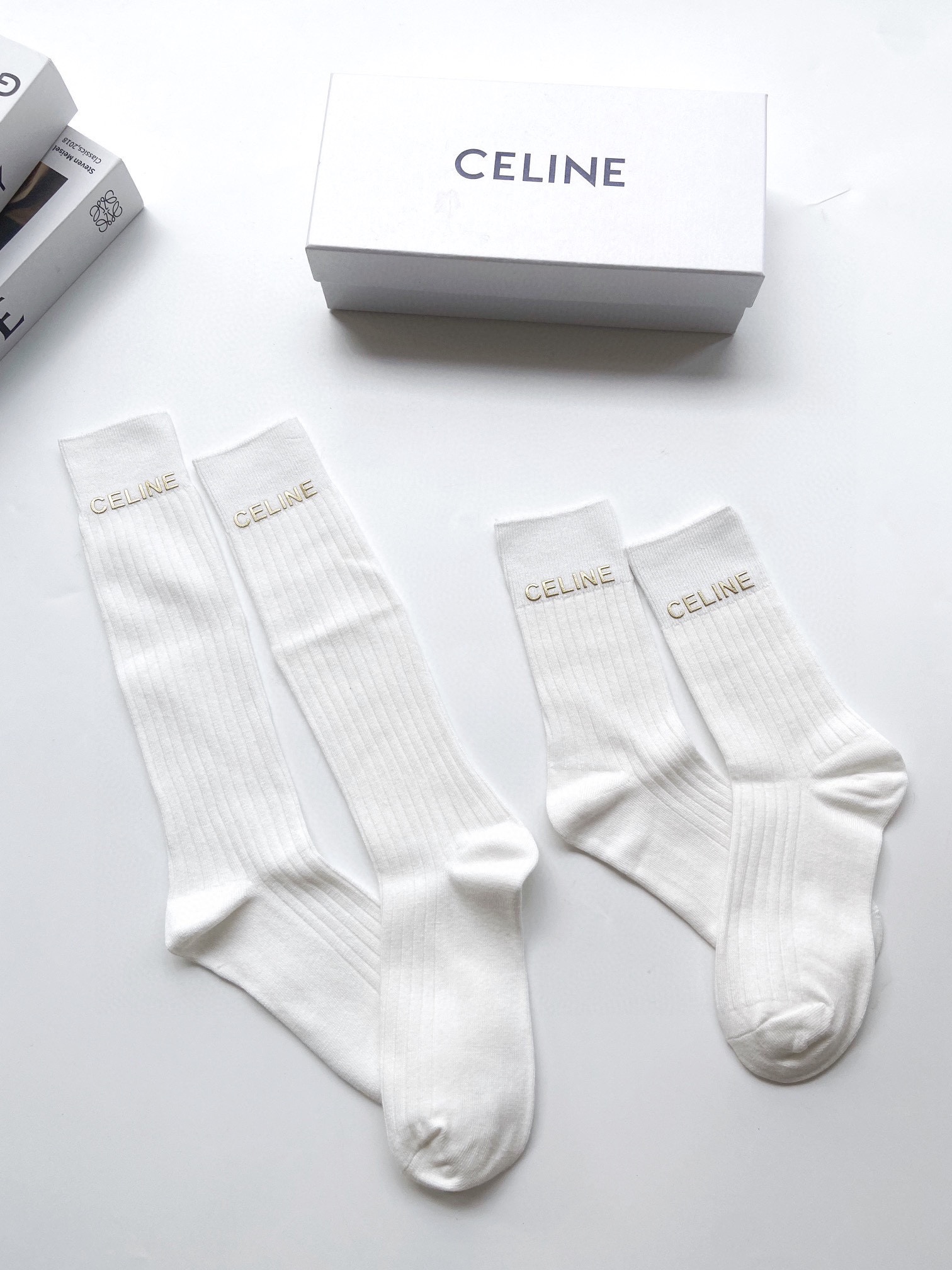 配包装一盒2双Celine赛琳经典字母logo纯棉中筒袜小腿袜ins爆款！专柜在售ing好看到爆炸！超高