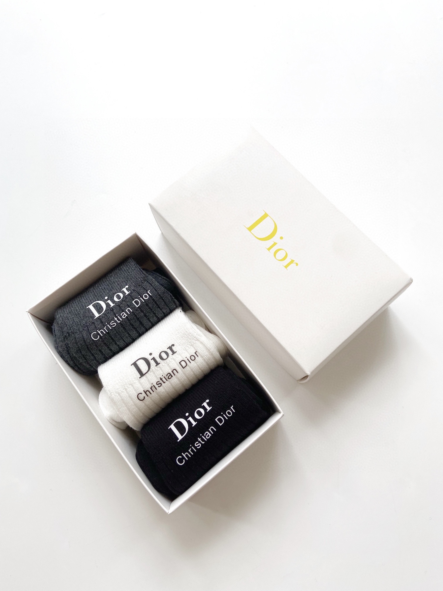 配包装一盒3双Dior迪奥经典字母logo纯棉中筒袜小腿袜ins爆款！专柜在售ing好看到爆炸！超高品质