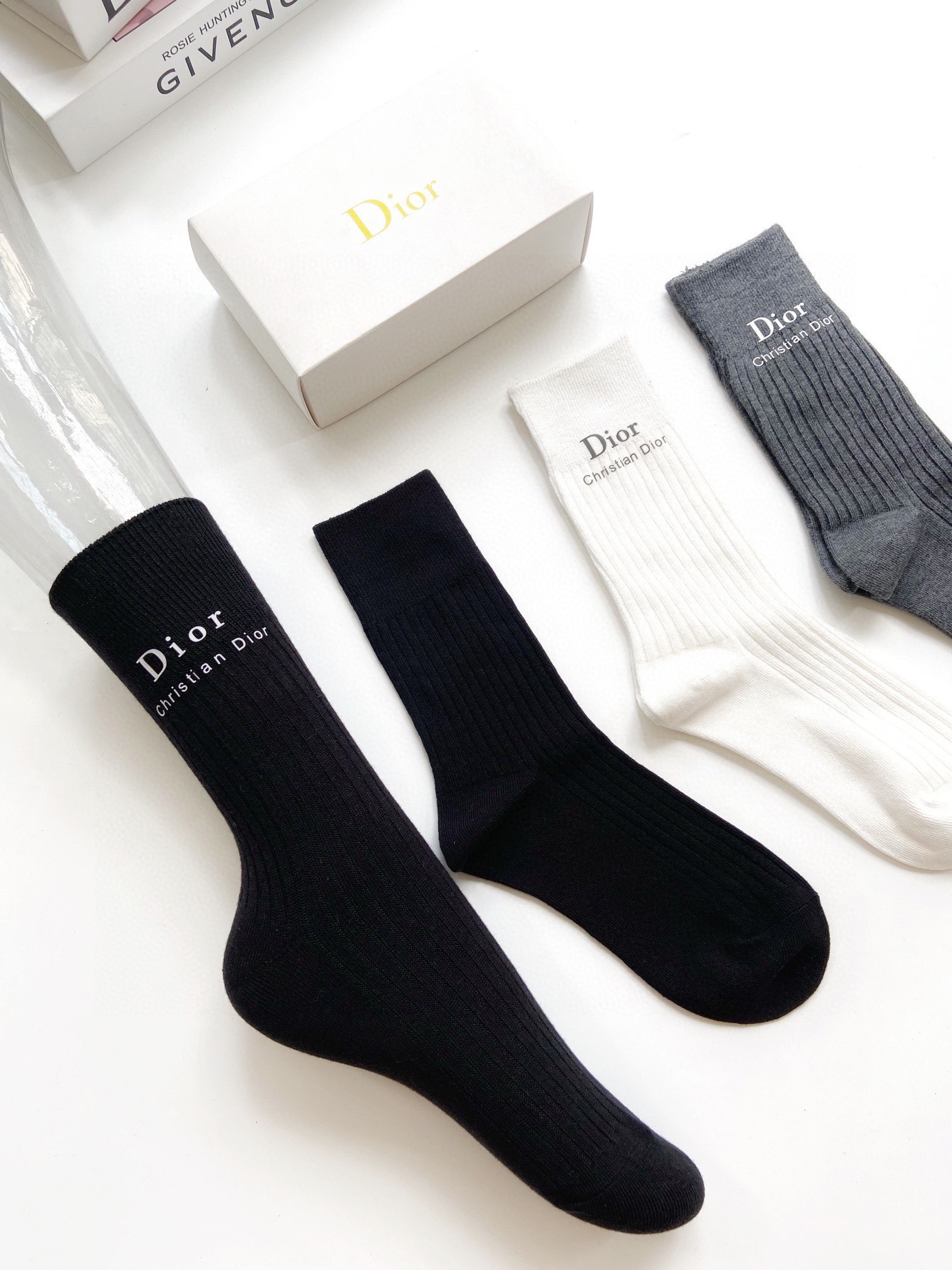 配包装一盒3双Dior迪奥经典字母logo纯棉中筒袜小腿袜ins爆款！专柜在售ing好看到爆炸！超高品质