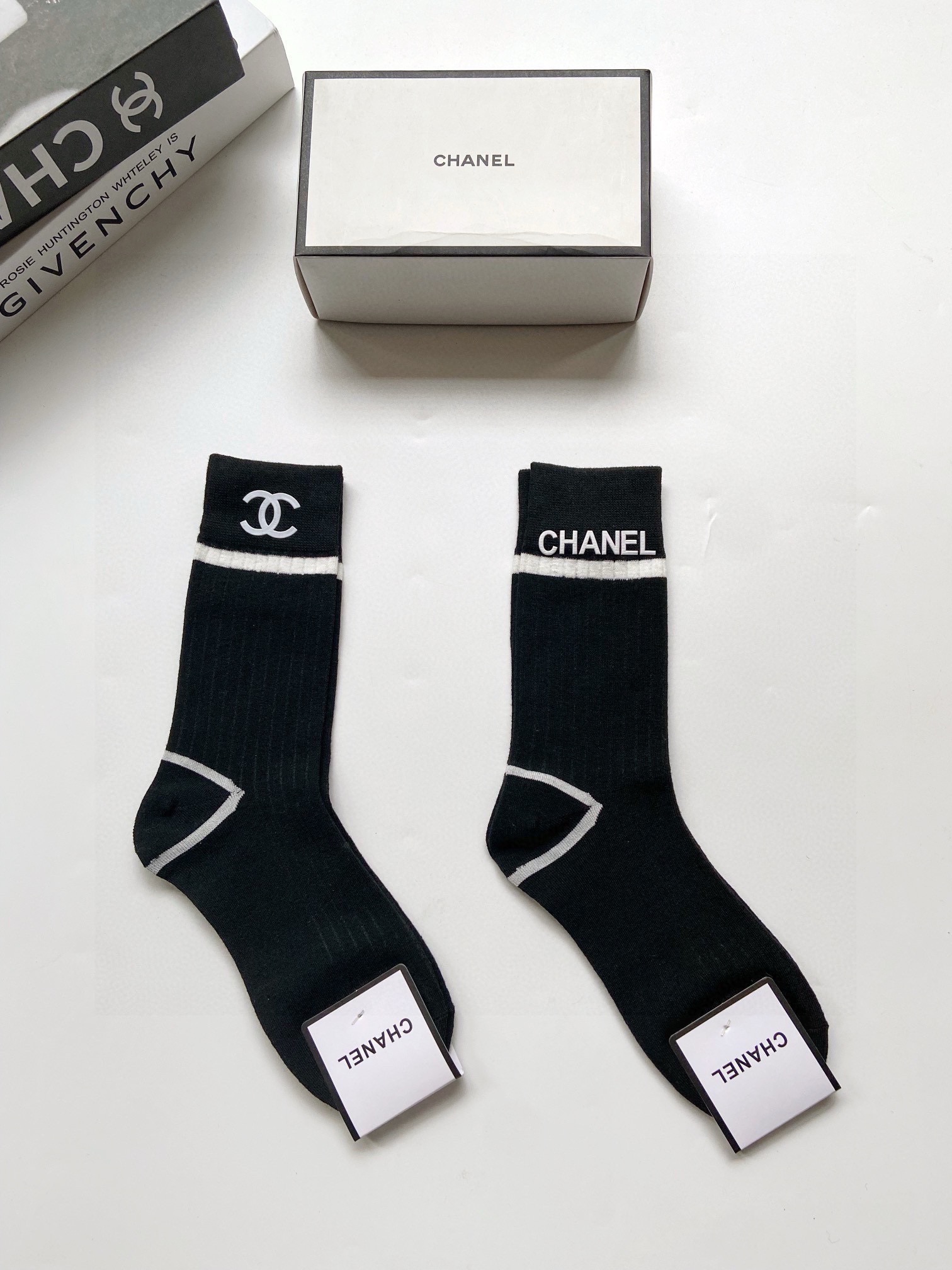 配包装一盒2双Chanel香奈儿字母logo纯棉中筒袜ins爆款！专柜在售ing好看到爆炸！超高品质！经