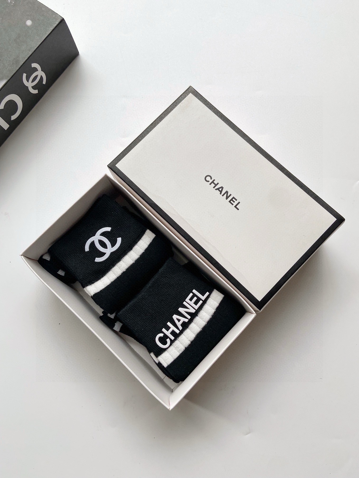 配包装一盒2双Chanel香奈儿字母logo纯棉中筒袜ins爆款！专柜在售ing好看到爆炸！超高品质！经