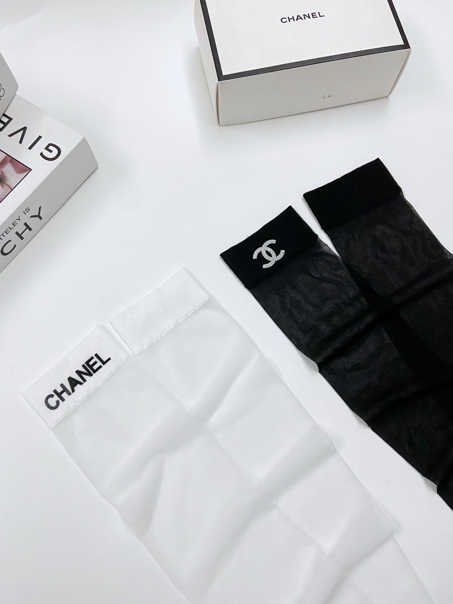 配包装一盒二双Chanel香奈儿爆款卡丝丝袜中筒袜高版本好看到爆炸夏季薄款欧美大牌中筒袜潮人必不能少的专