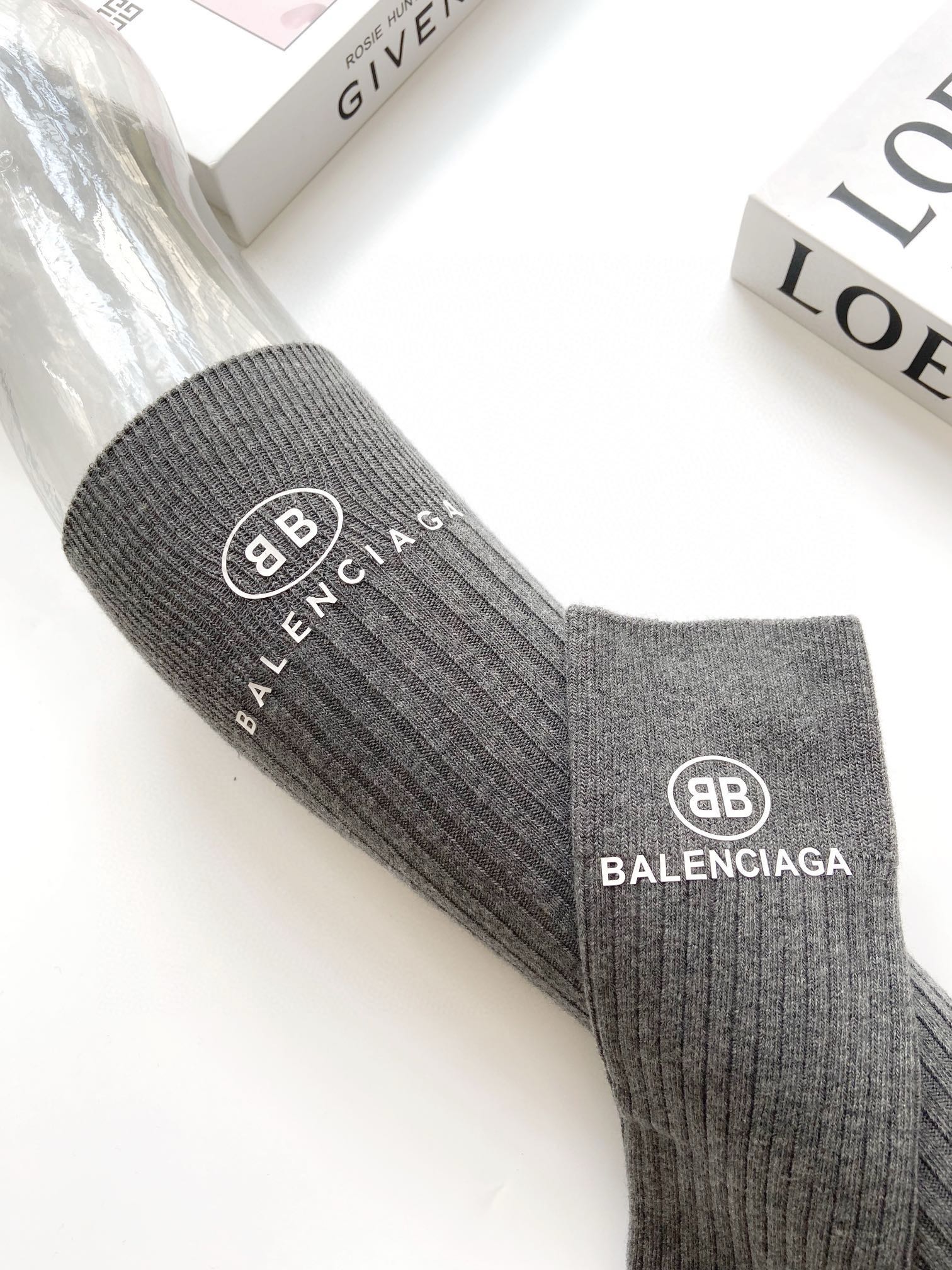 配包装一盒一双巴黎世家balenciaga经典字母logo纯棉长筒袜小腿袜重工装饰个性时尚ins爆款！专