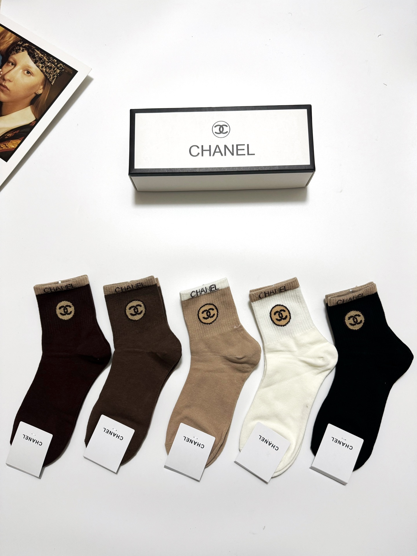 A00\n [A box of 5 doubles] \n Chane*L Chanel classic alphabet logo cotton short socks, the same men and women, INS super hot socks, cotton fabrics, essentials of tide people, classic color matching personality and versatile models, you deserve it Owe