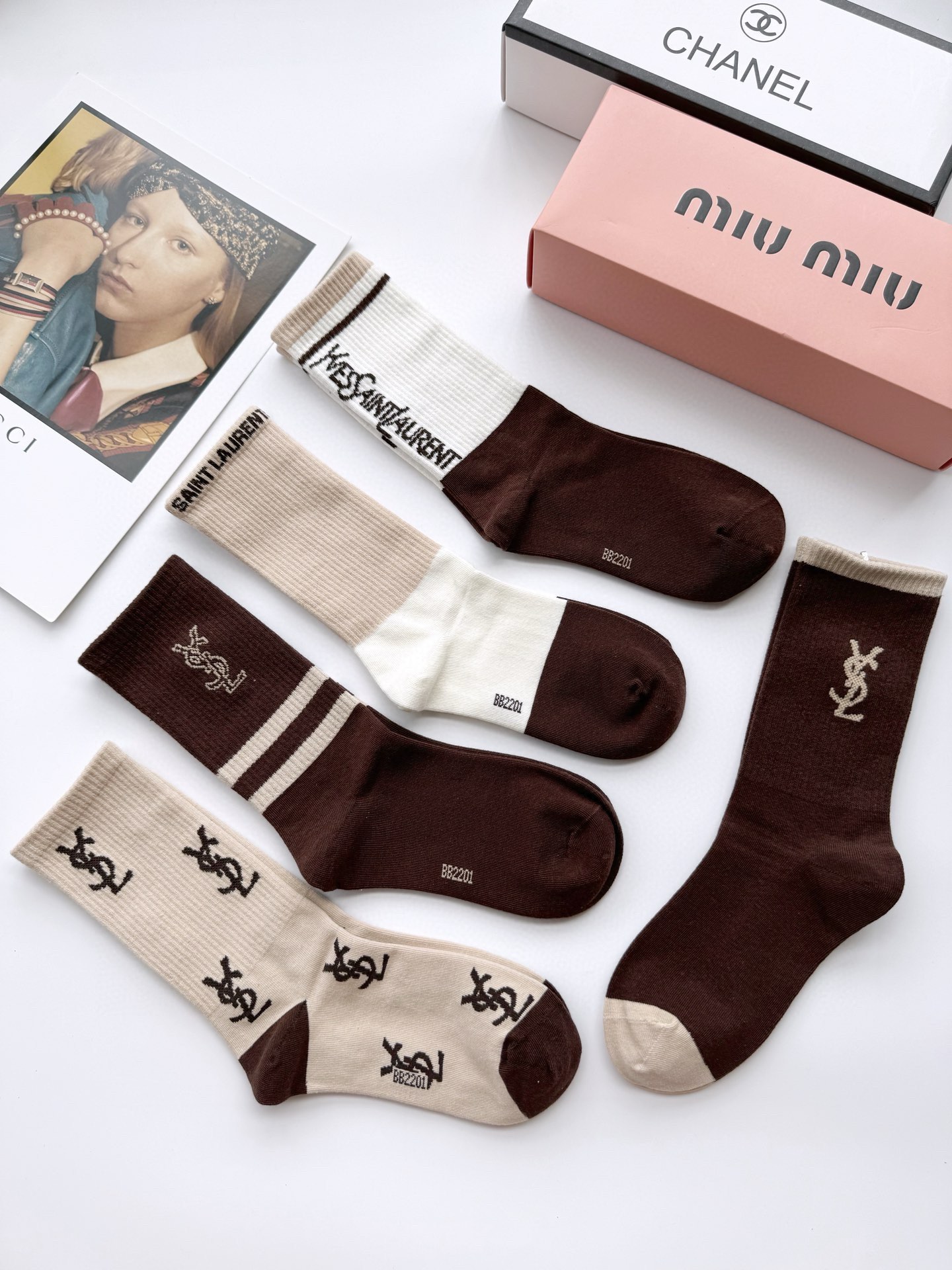“Saint Laurent Stockings: Classic YSL Packaging in St. Roland with Excellence” - 图片 2