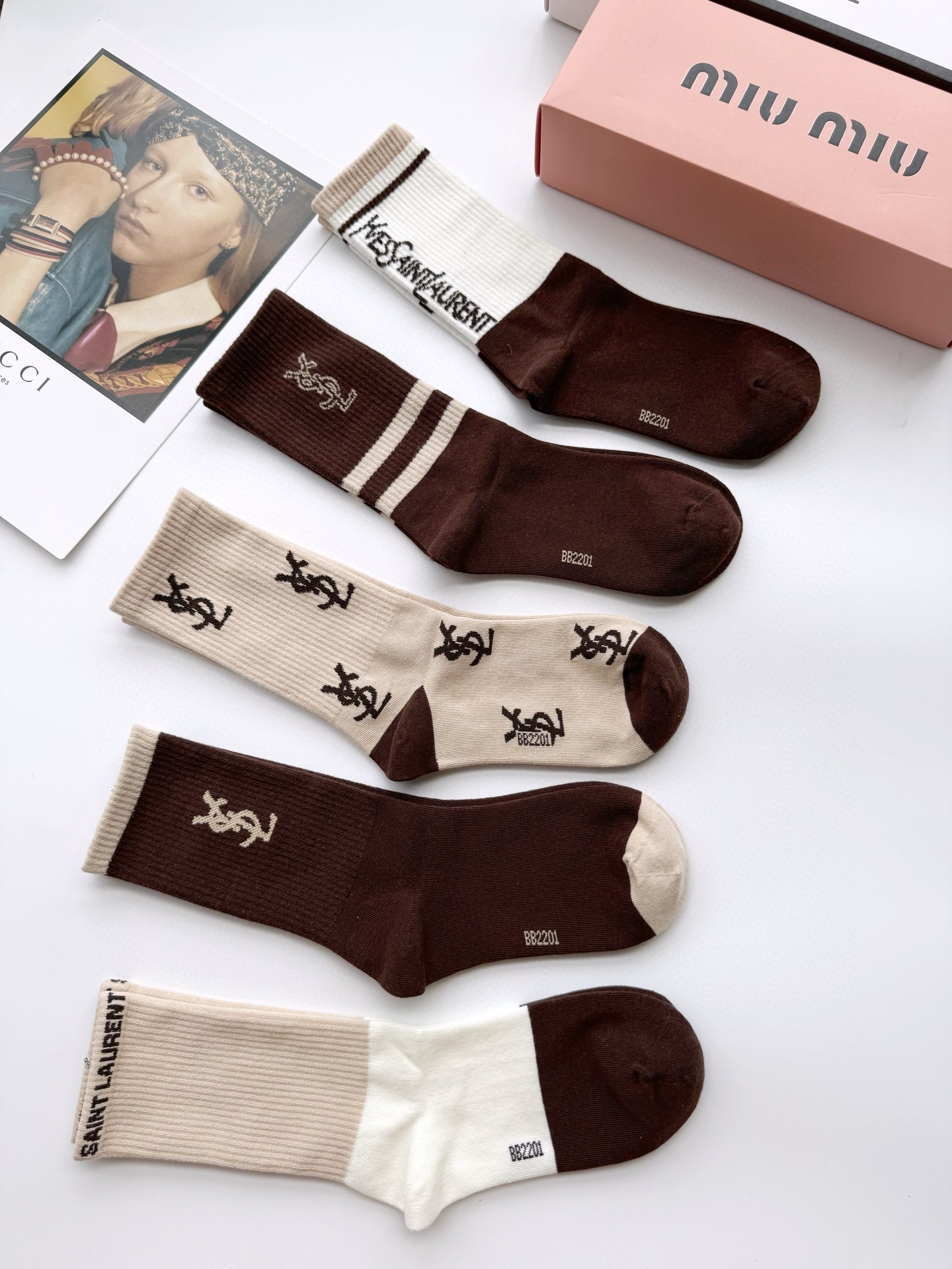 “Saint Laurent Stockings: Classic YSL Packaging in St. Roland with Excellence” - 图片 9