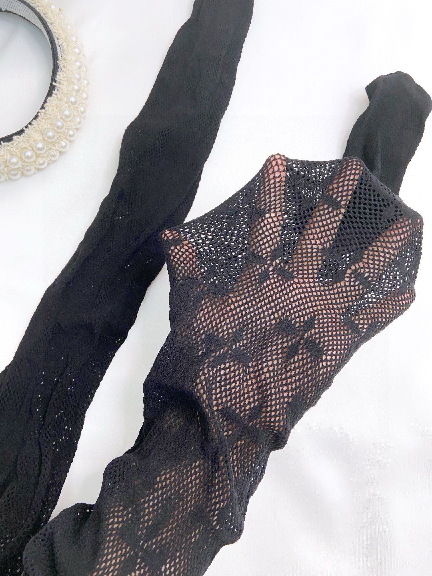 Explosive Packaging: Four-Leaf Stockings and Panty Socks Bursting with Style - 图片 6