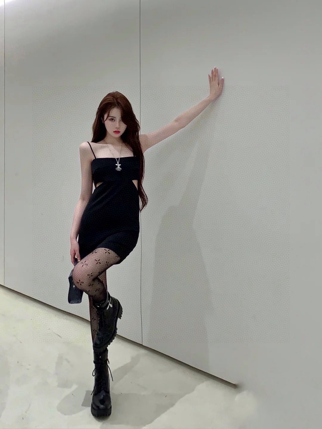 Explosive Packaging: Four-Leaf Stockings and Panty Socks Bursting with Style - 图片 8