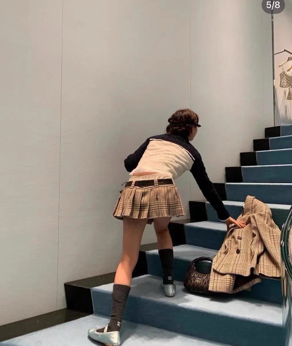 配包装一盒一双缪缪miumiu经典字母logo纯棉袜小腿堆堆袜ins超火爆红人同款精美面料潮人必备经典配