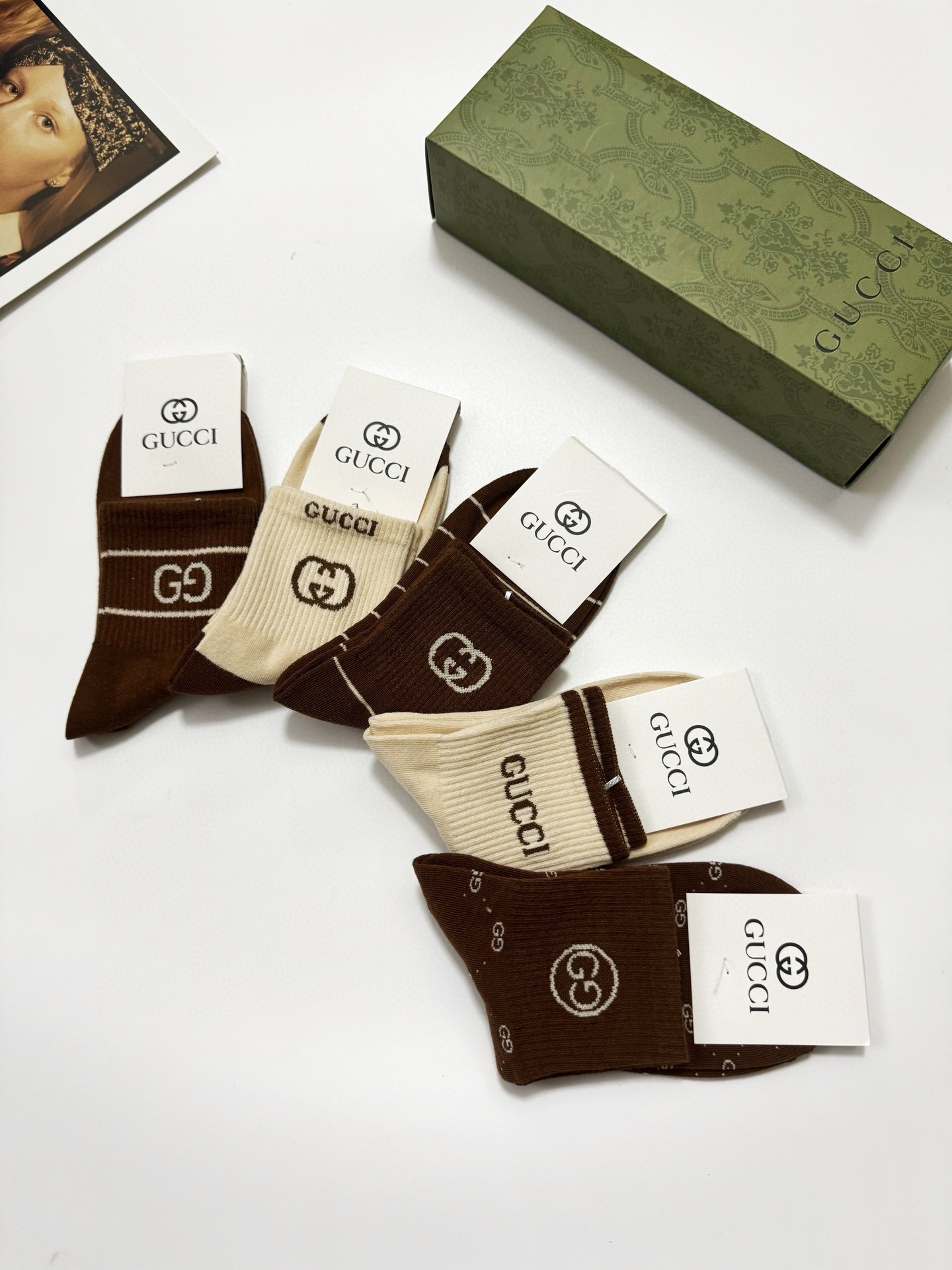 配包装一盒5双Gucci古琦经典字母logo纯棉中筒袜ins超火爆短袜纯棉面料潮人必备经典配色个性时尚百
