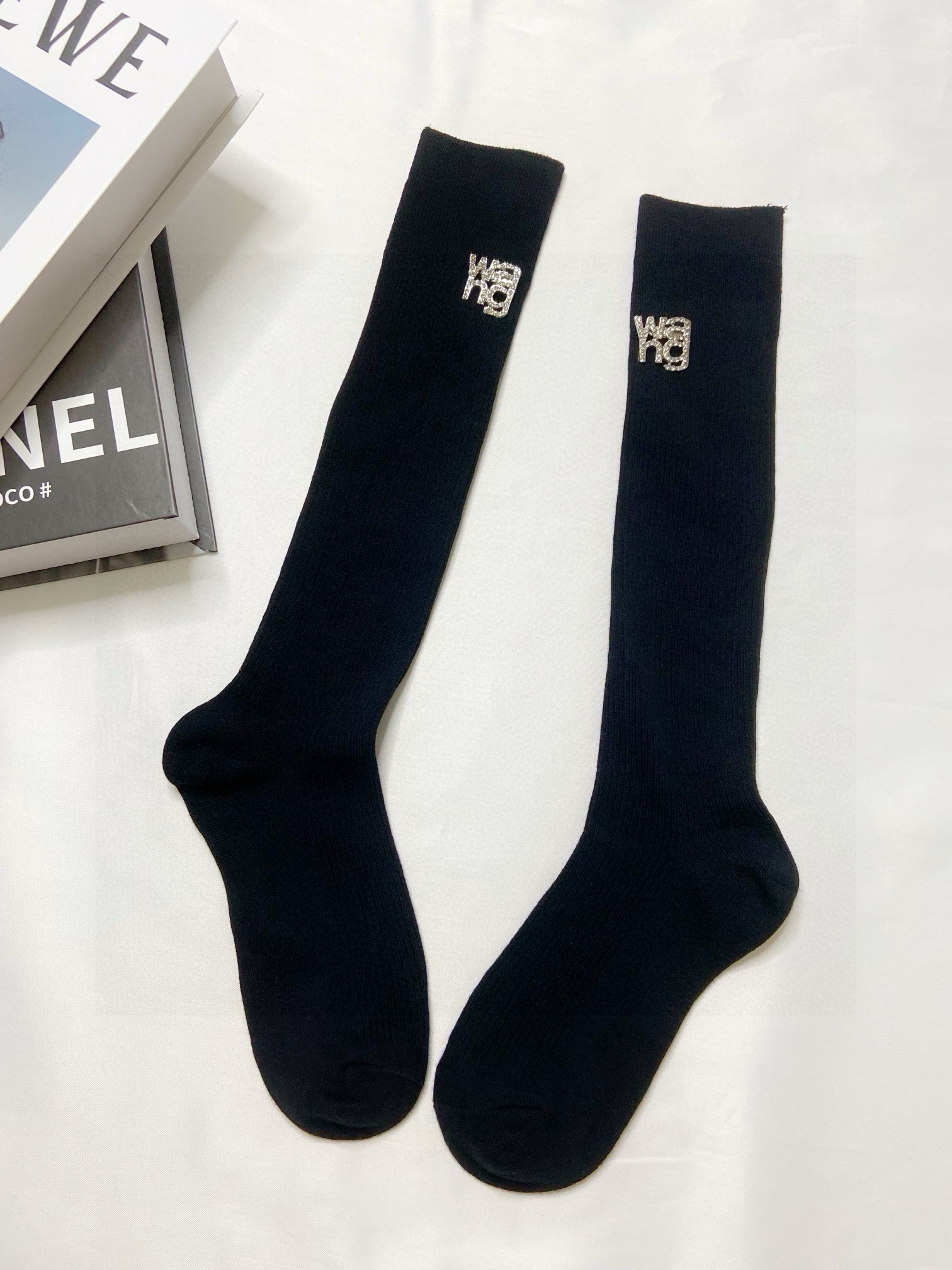 Fashionable Alexander Wang Logo Pin Packaging with Thong Stocking in Classic Style - 图片 6