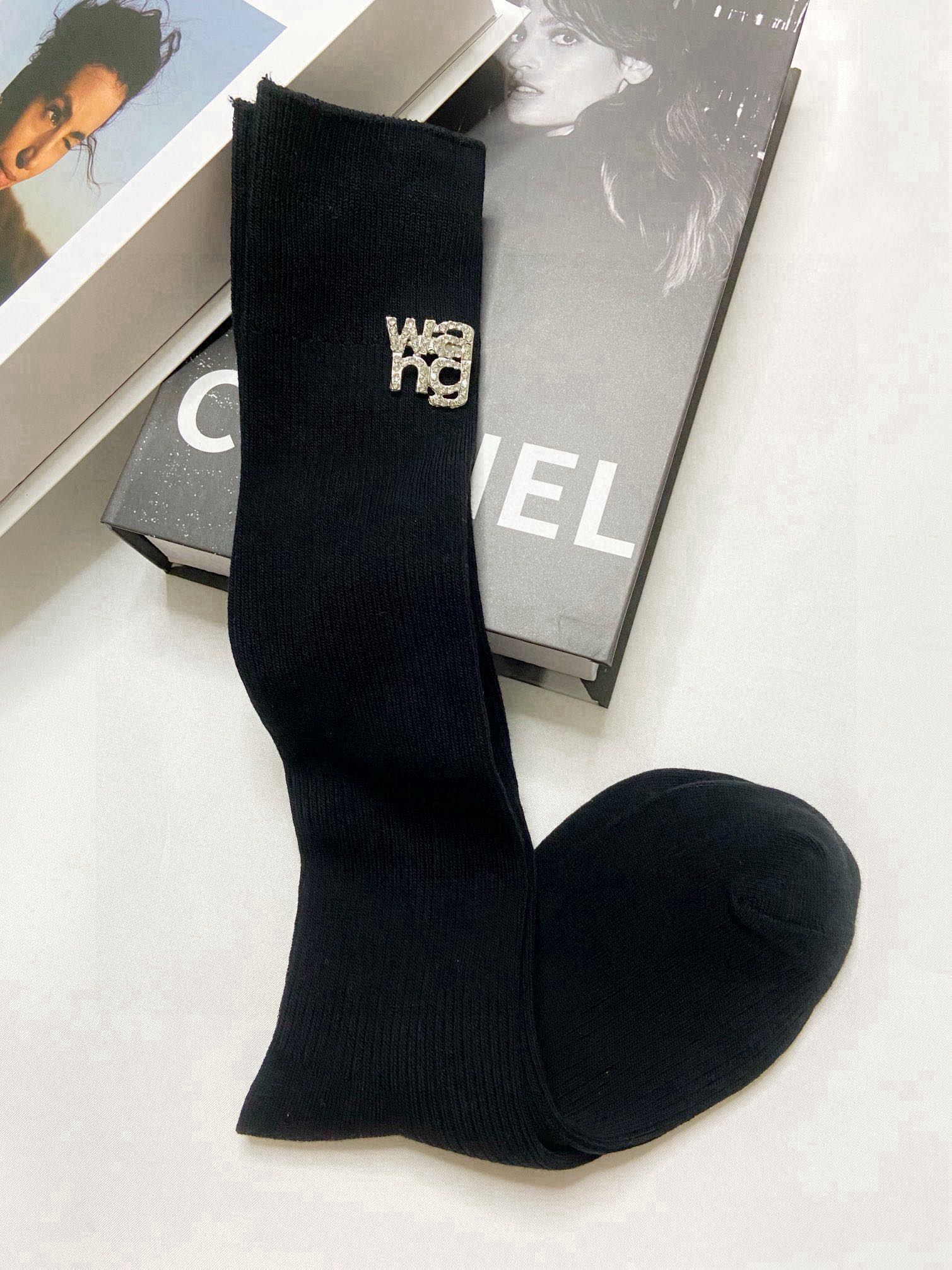 Fashionable Alexander Wang Logo Pin Packaging with Thong Stocking in Classic Style - 图片 7