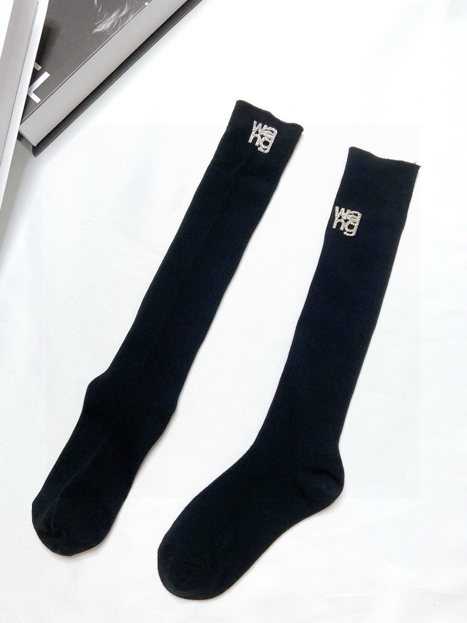 Fashionable Alexander Wang Logo Pin Packaging with Thong Stocking in Classic Style - 图片 8