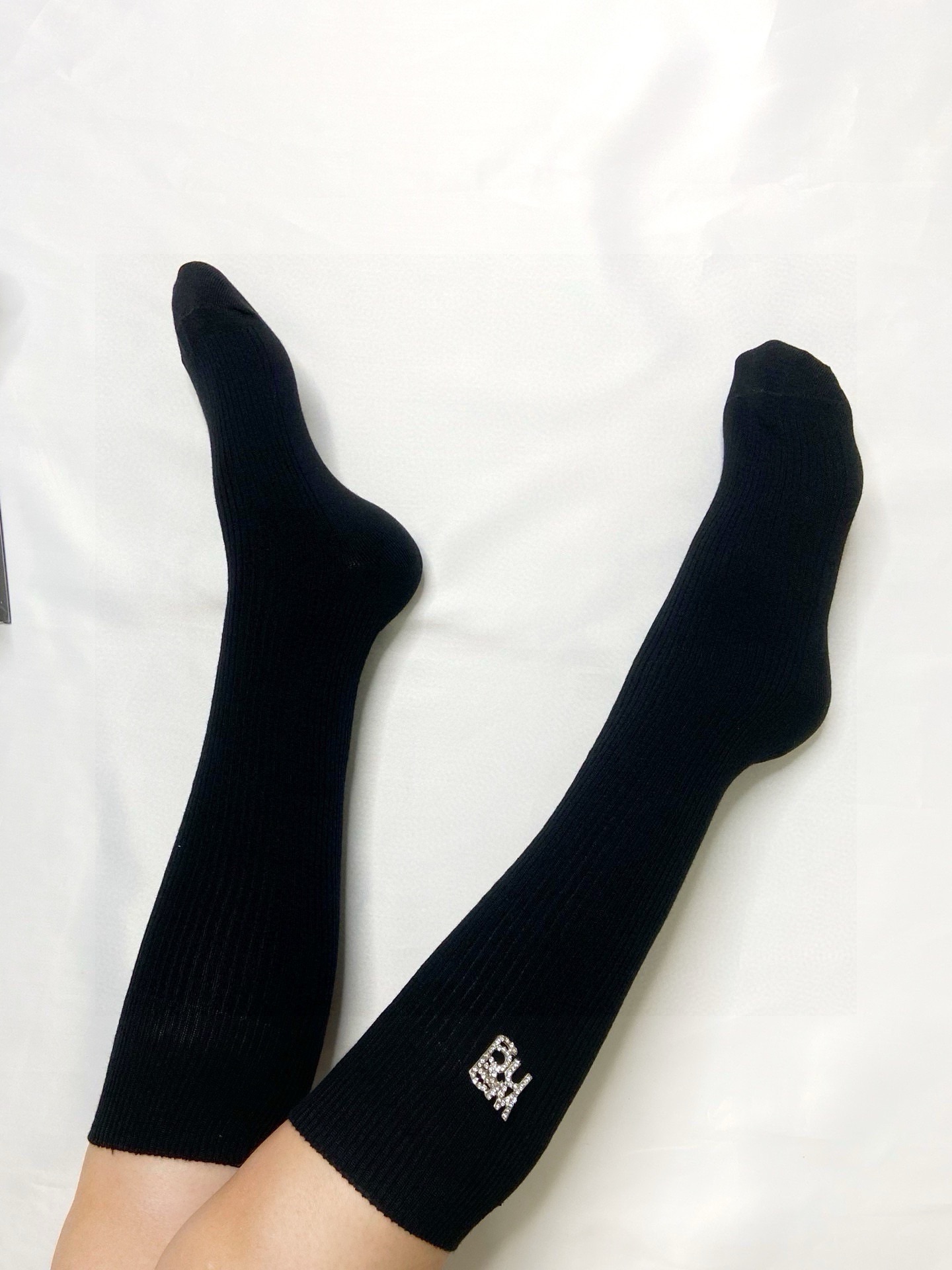 Fashionable Alexander Wang Logo Pin Packaging with Thong Stocking in Classic Style - 图片 4