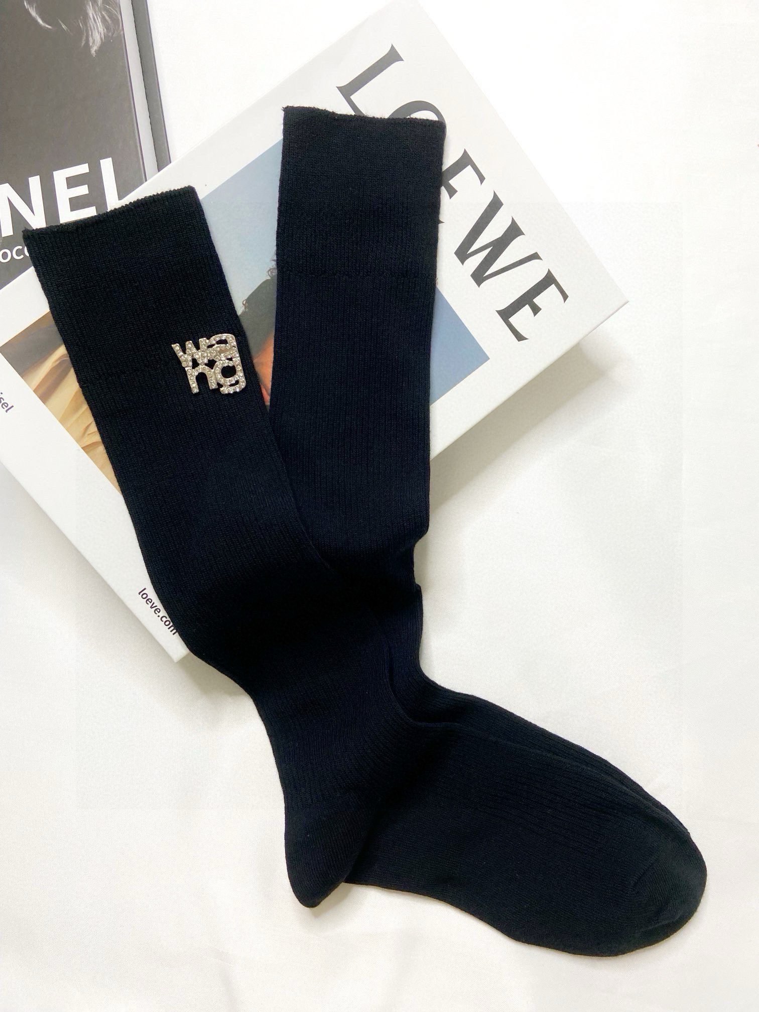 Fashionable Alexander Wang Logo Pin Packaging with Thong Stocking in Classic Style - 图片 3