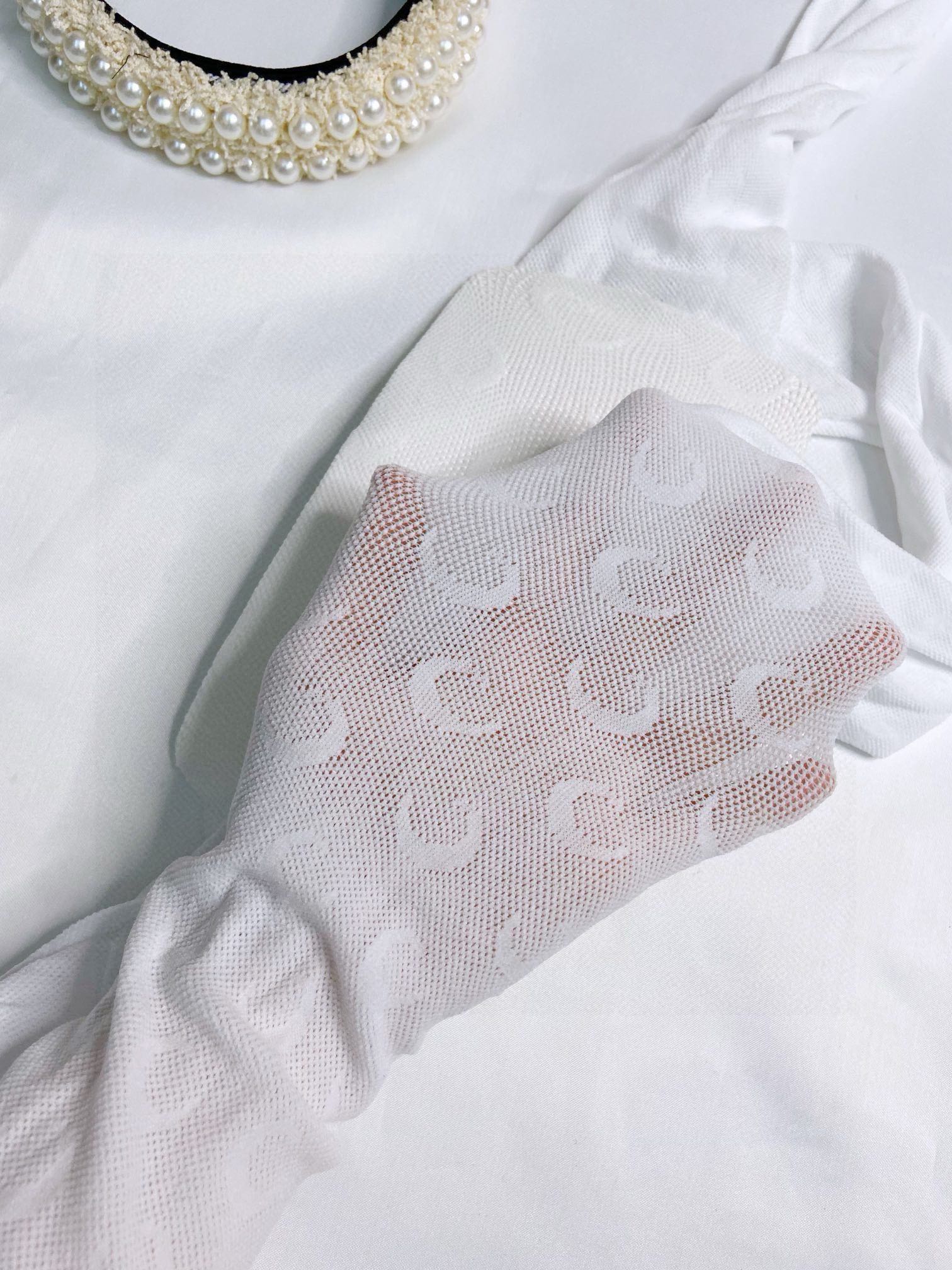 Stylish Marine Serre Black and White Moon Stockings Packaging for Winter Twilight. - 图片 6