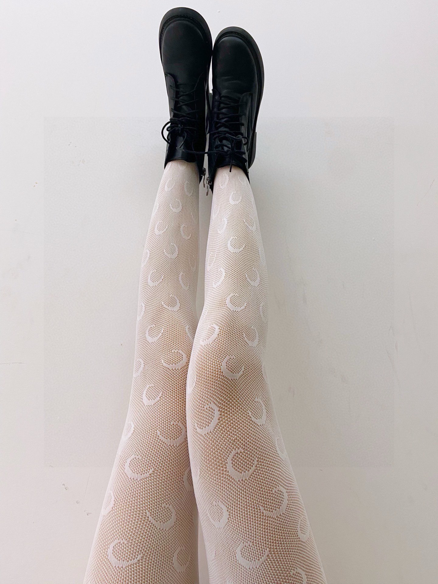 Stylish Marine Serre Black and White Moon Stockings Packaging for Winter Twilight. - 图片 5
