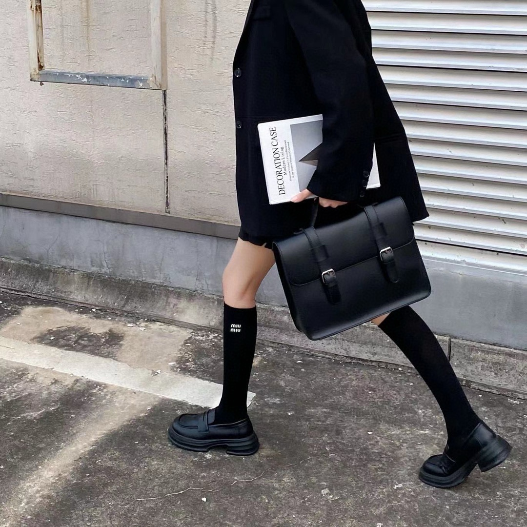配包装一盒一双缪缪miumiu经典字母logo纯棉袜小腿堆堆袜ins超火爆红人同款精美面料潮人必备经典配