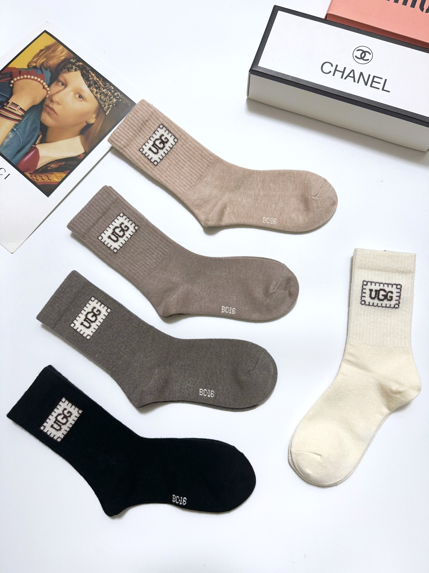 配包装一盒5双UGG经典字母logo羊绒中筒袜！超级软糯亲肤！ins爆款！专柜在售ing好看到爆炸！超高
