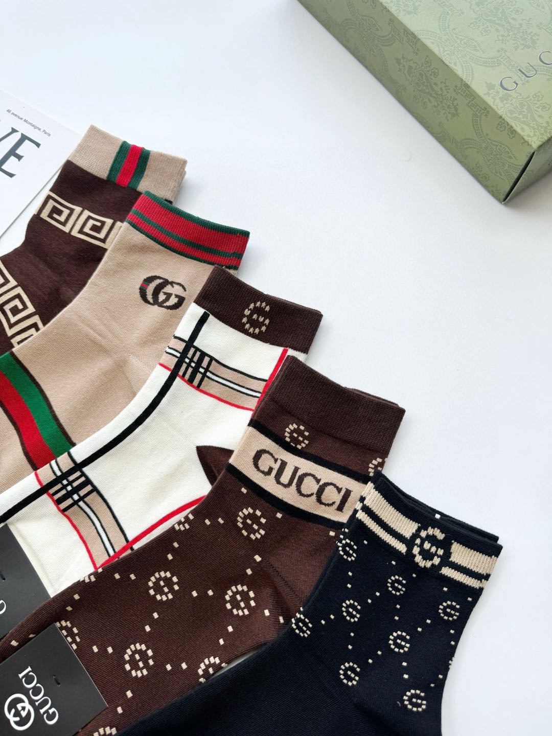  配包装
🌟【一盒5 双】
 🌟Gucci 古琦 经典字母logo 纯棉短筒袜 ，男女同款   ，ins