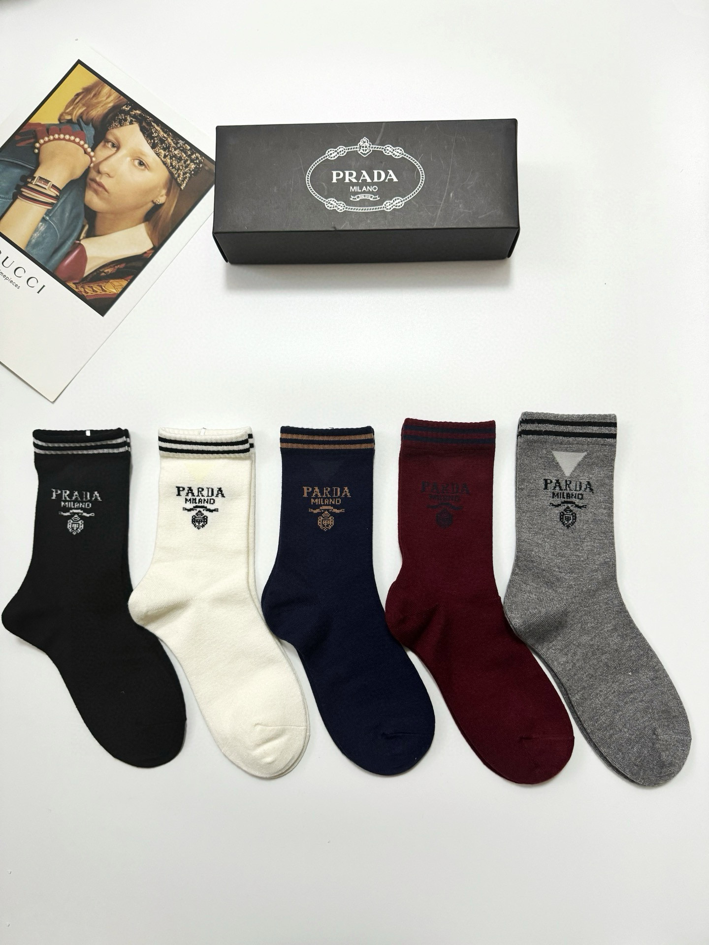 NO:294440,Packaging [one box of 5 pairs] Prada Classic letters logo cashmere mid-tube socks!  Super soft and skin-friendly!  Ins hits!  The counter is on sale and you can see the explosion!  Super high quality!  Classic is out of date!  The quality of counter purchasing agents that trendy people must be missing, and it is very easy to wear!  Recommended recommendations~~ Must-in-apple small items!  !  socks, stockings, socks, prada, prada, socks19860909配包装【一盒5 双】 Prada 普拉达 经典字母 logo羊绒 中筒袜 ！超级软糯亲肤！ ins爆款！专柜在售ing 好看到爆炸 ！超高品质！经典不过时！潮人必不能少的专柜代购品质 ,巨好穿！推荐推荐推荐～～必入小单品！！袜子,丝袜,袜子,prada,prada,socks,accessory