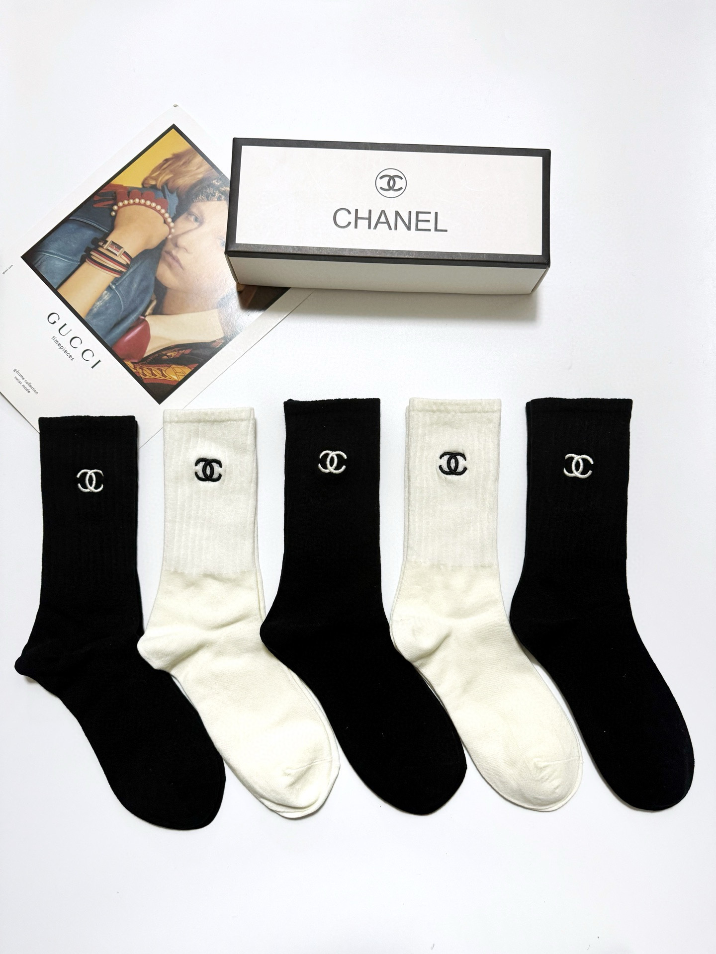 NO:294446,Packaging [one box of 5 pairs] Chanel Classic letter embroidery logo pure cotton mid-tube socks, calf socks ins popular style!  The counter is on sale and you can see the explosion!  Super high quality!  Classic is out of date!  The quality of counter purchasing agents that trendy people must be missing, and it is very easy to wear!  Recommended recommendations~~ Must-in-apple small items!  !  socks, stockings, socks, chanel, chanel, socks19860909配包装【一盒5 双】 Chanel 香奈儿 经典字母刺绣 logo纯棉中筒袜 小腿袜 ins爆款！专柜在售ing 好看到爆炸 ！超高品质！经典不过时！潮人必不能少的专柜代购品质 ,巨好穿！推荐推荐推荐～～必入小单品！！袜子,丝袜,袜子,chanel,chanel,socks,accessory