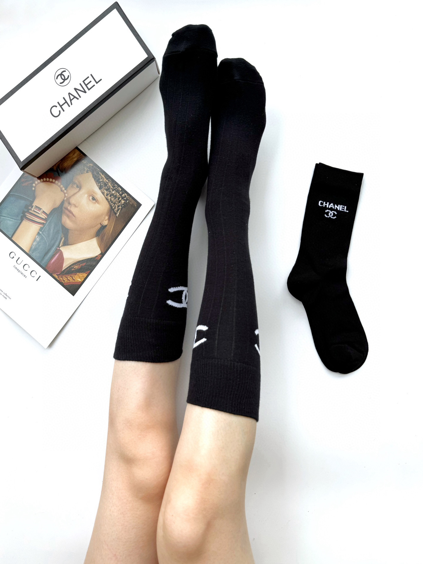 NO:294473,With packaging [one box 2 pairs] Chanel is a super hot product!  Internet celebrity calf socks, medium stockings   long stockings, classic hot combination original single quality!  The official website is synchronized, the classic classic four-bar calf socks that have been on sale. Ins celebrity celebrity recommendations are very popular, pure cotton material, light, soft and breathable, universal in all seasons, European and American big brands street must-have socks, stockings, socks, chanel, chanel, socks19860909配包装【一盒2 双】 Chanel 香奈儿 超级爆款！网红小腿袜,中筒袜 长筒袜,经典爆款组合原单品质！官网同步,一直在售的炒鸡经典款经典四条杠小腿袜,ins明星网红推荐火爆至极纯棉材质,轻薄柔软透气,四季通用,欧美大牌街头必备袜子,丝袜,袜子,chanel,chanel,socks,accessory
