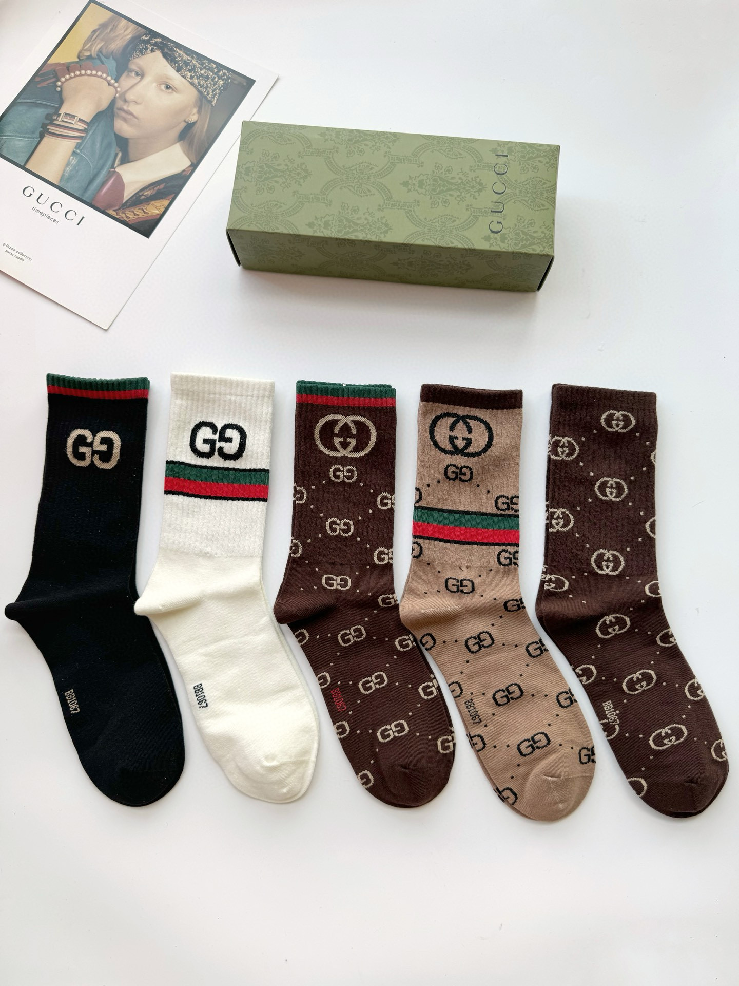 NO:294482,Packaging [one box of 5 pairs] Gucci classic letter logo pure cotton mid-tube socks classic color matching personalized fashion ins popular products!  The counter is on sale and you can see the explosion!  Super high quality!  Classic is out of date!  The quality of counter purchasing agents that trendy people must be missing, and it is very easy to wear!  Recommended recommendations~~ Must-in-apple small items!  !  socks, stockings, socks, gucci, socks19860909配包装【一盒5双】 Gucci 古琦 经典字母logo纯棉 中筒袜  经典配色个性时尚 ins爆款！专柜在售ing 好看到爆炸 ！超高品质！经典不过时！潮人必不能少的专柜代购品质 ,巨好穿！推荐推荐推荐～～必入小单品！！袜子,丝袜,袜子,gucci,socks,accessory