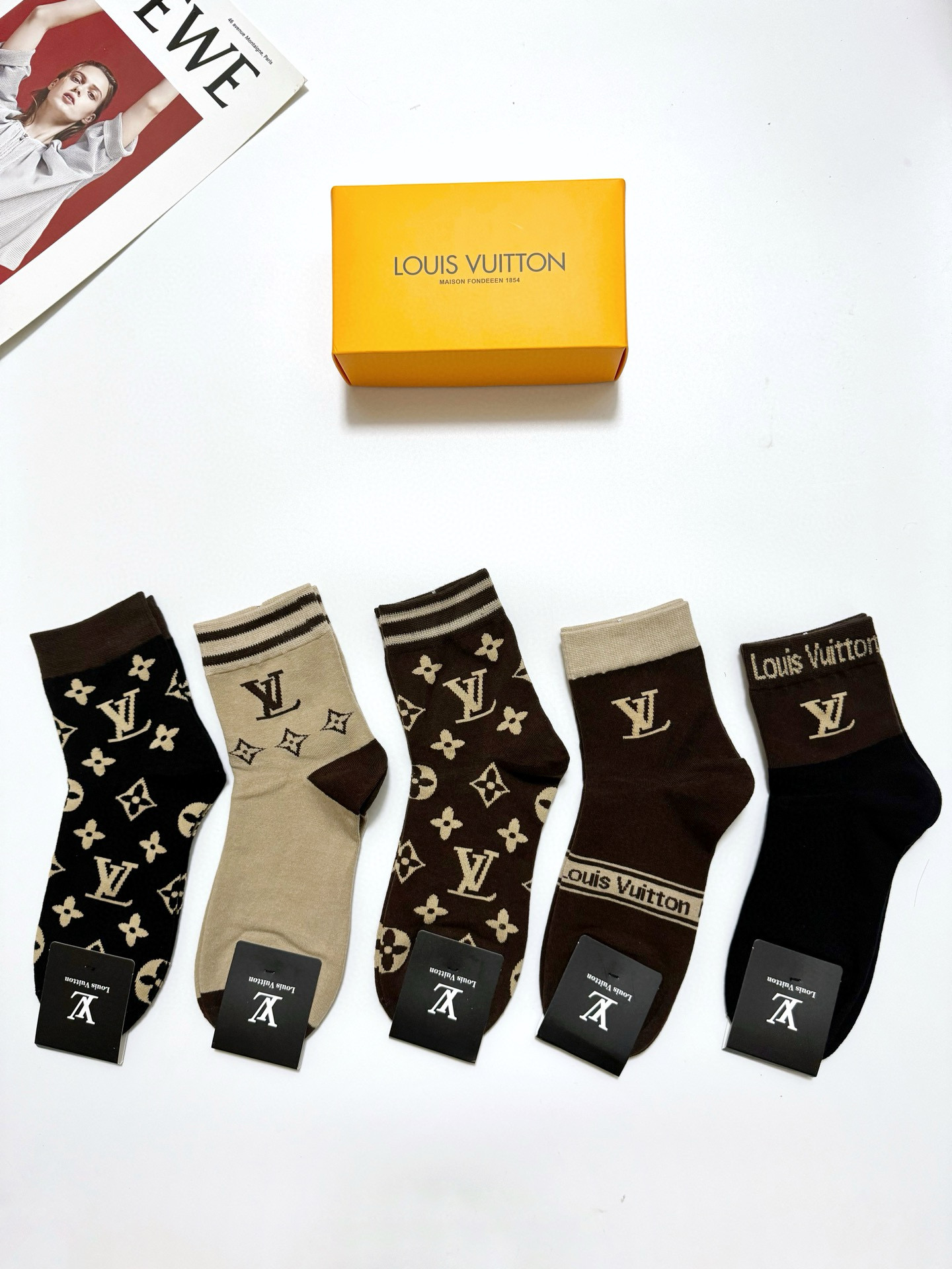 NO:294474,Packaging [one box of 5 pairs] LV Louis Vuitton Classic letter logo Pure cotton short socks, ins super popular socks, pure cotton fabric, must-have for trendy people, classic color matching Personalized and fashionable versatile style, you deserve socks, stockings, socks, louis vuitton, louis vuitton, socks19860909配包装【一盒5 双】 LV 路易威登 经典字母logo 纯棉短筒袜,ins超火爆短袜,纯棉面料,潮人必备 ,经典配色 个性时尚百搭款,你值得拥有哦袜子,丝袜,袜子,louis vuitton,louis vuitton,socks,accessory