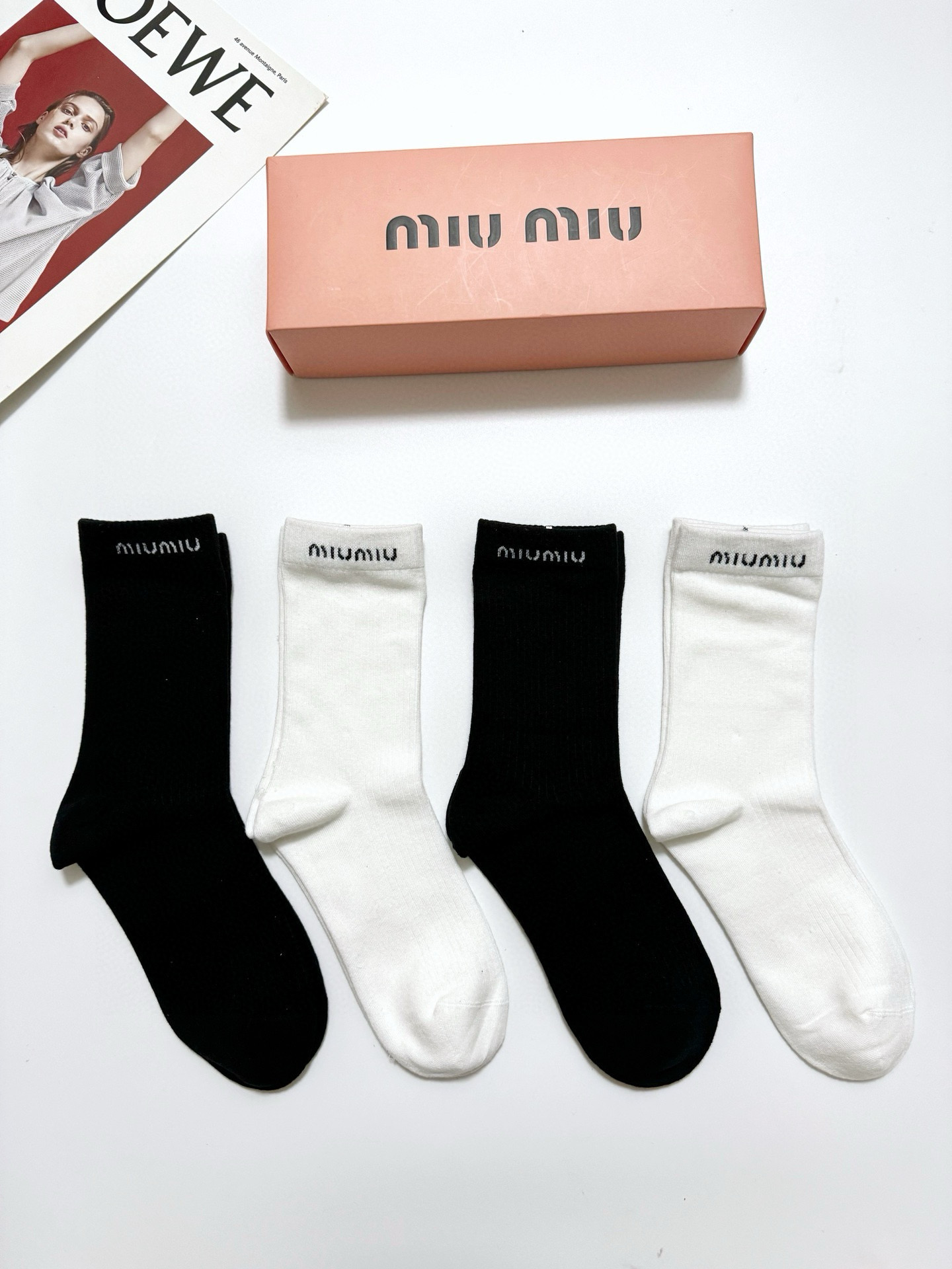 NO:294617,Packaging [one box 4 pairs] Miumiu classic letter logo pure cotton mid-tube socks, ins super popular calf socks, pure cotton fabric, must-have for trendy people, classic color matching, personalized and fashionable versatile style, you deserve socks, stockings, socks, miumiu, socks19860909配包装【一盒4 双】 缪缪 miumiu 经典字母logo 纯棉中筒袜,ins超火爆小腿短袜,纯棉面料,潮人必备 ,经典配色 个性时尚百搭款,你值得拥有哦袜子,丝袜,袜子,miumiu,socks,accessory