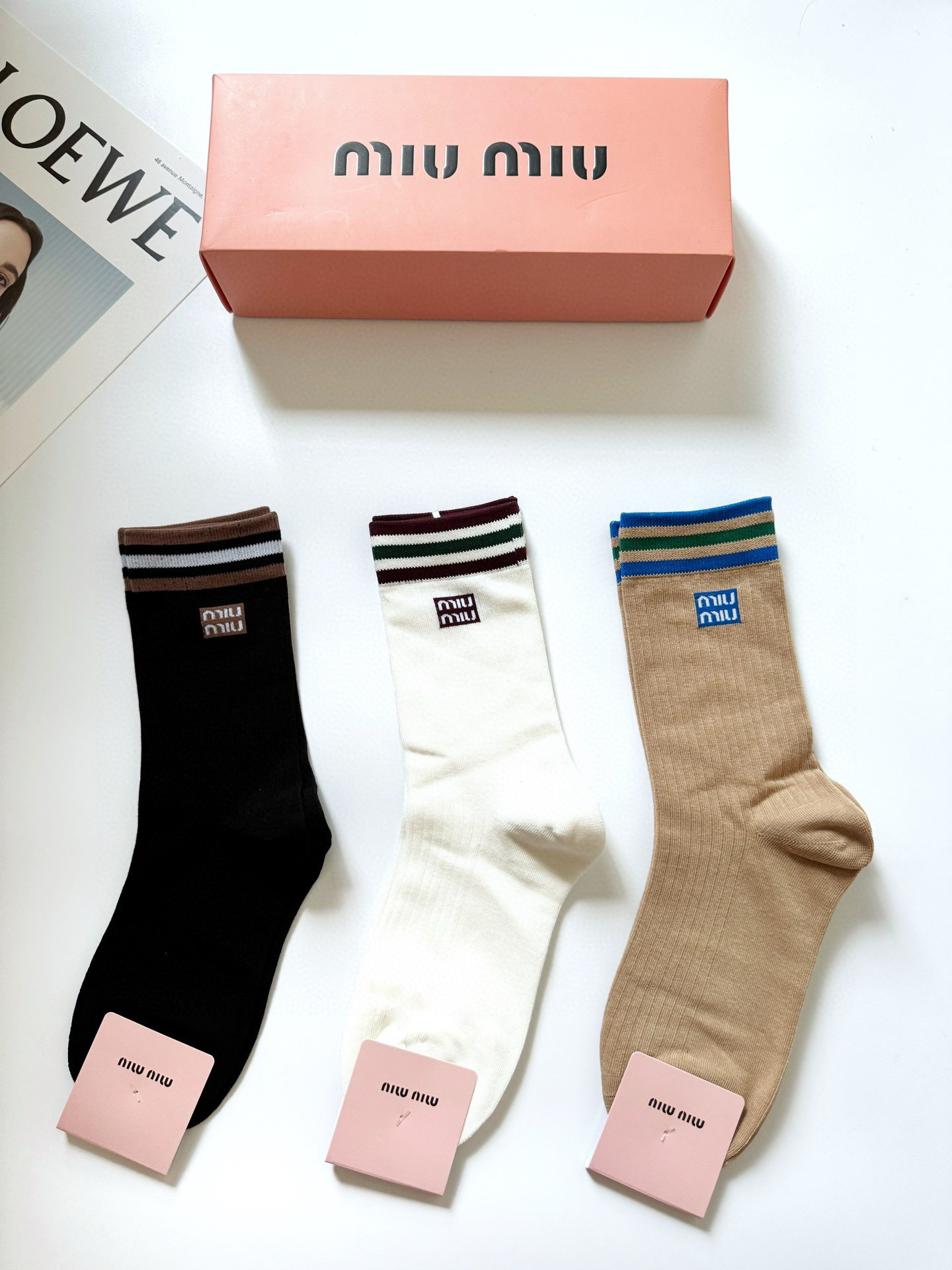NO:294638,Packaging [one box 3 pairs] Miumiu classic letter logo pure cotton mid-tube socks, ins super popular calf socks, pure cotton fabric, must-have for trendy people, classic color matching, personalized and fashionable versatile style, you deserve socks, stockings, socks, miumiu, socks19860909配包装【一盒3双】 缪缪 miumiu 经典字母logo 纯棉中筒袜,ins超火爆小腿短袜,纯棉面料,潮人必备 ,经典配色 个性时尚百搭款,你值得拥有哦袜子,丝袜,袜子,miumiu,socks,accessory